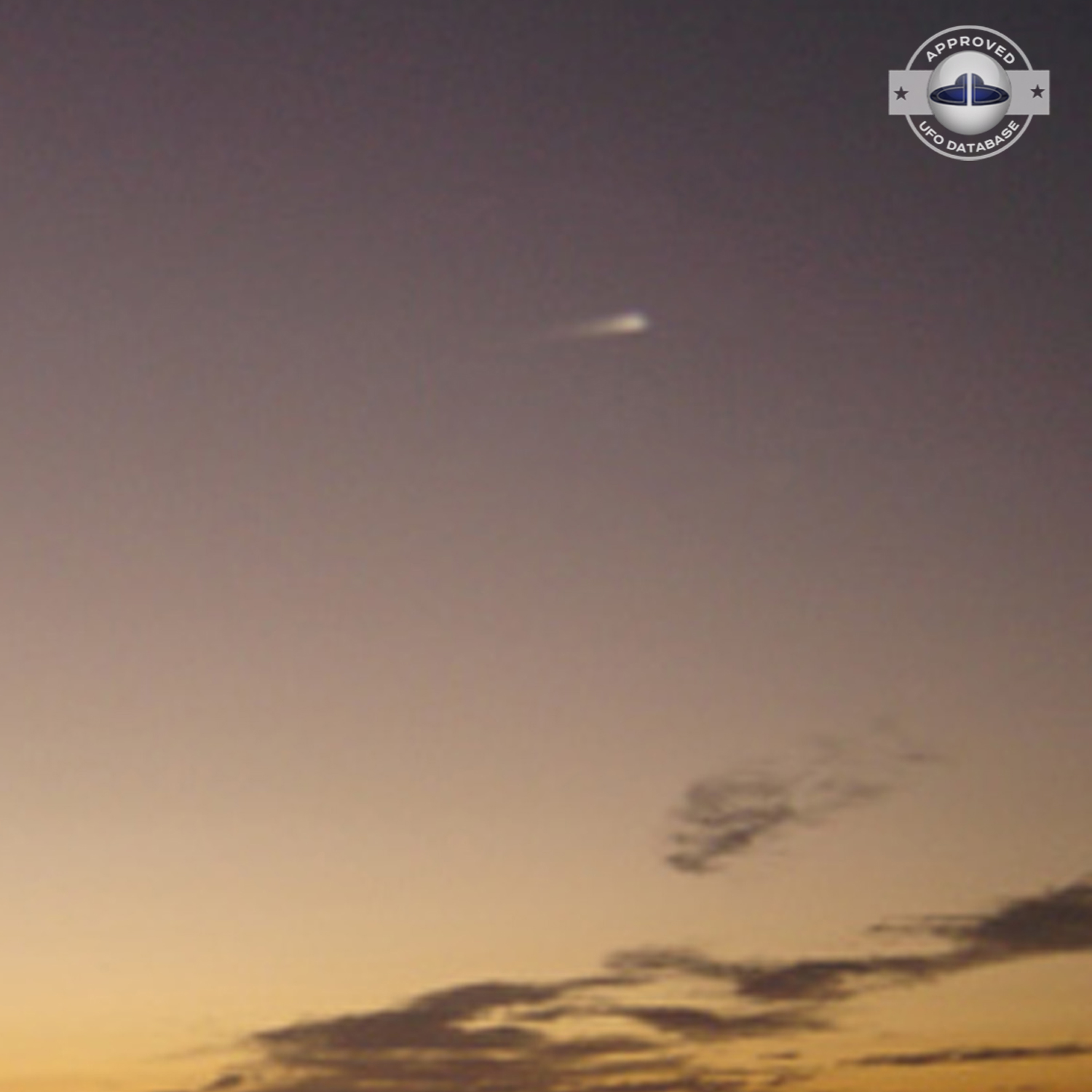 UFO flying over Uruguay in South America at night fall in 2008 UFO Picture #31-2