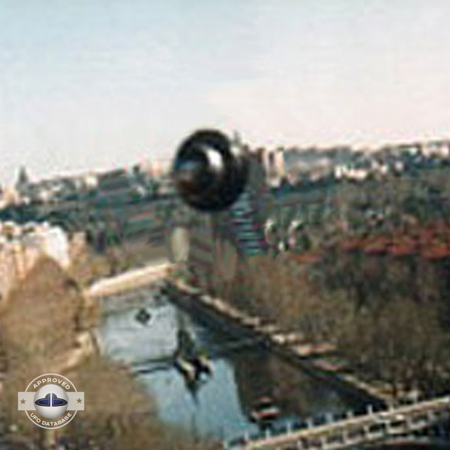 In bright day light over a water canal in the middle of Madrid UFO Picture #42-3