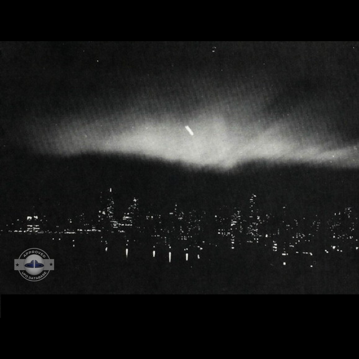 Tube shaped UFO - We can see the black hole at the end | New York UFO Picture #114-3