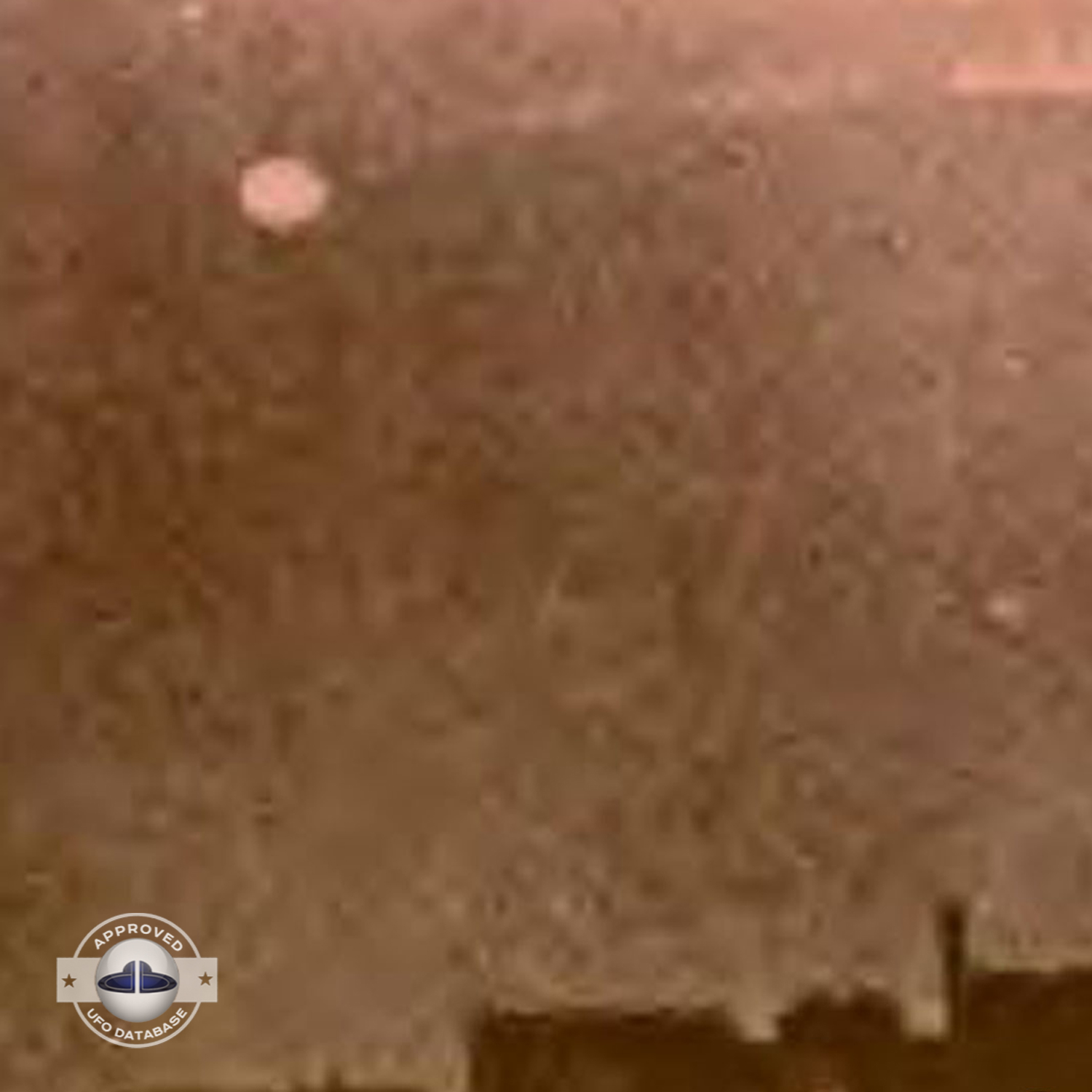 Rare old UFO picture taken near the famous Eiffel tower in Paris UFO Picture #101-2