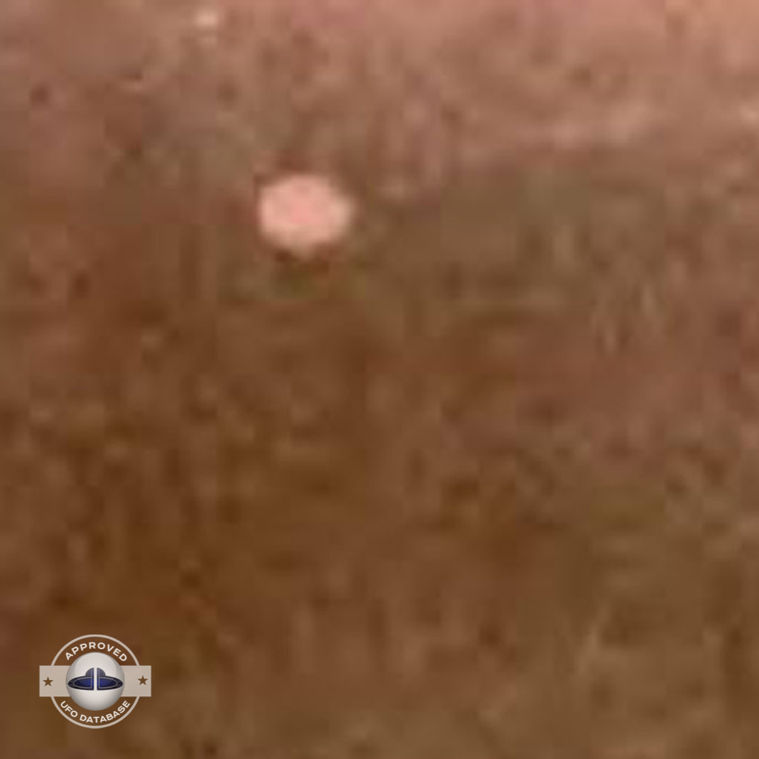 Rare old UFO picture taken near the famous Eiffel tower in Paris UFO Picture #101-3