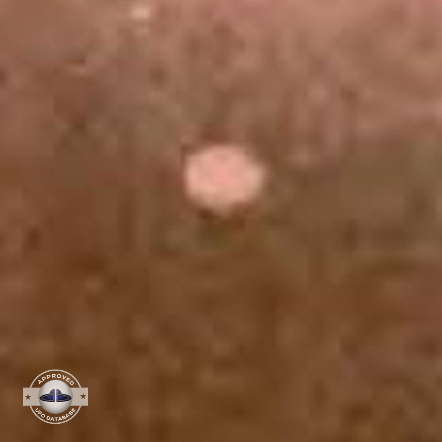 Rare old UFO picture taken near the famous Eiffel tower in Paris UFO Picture #101-4