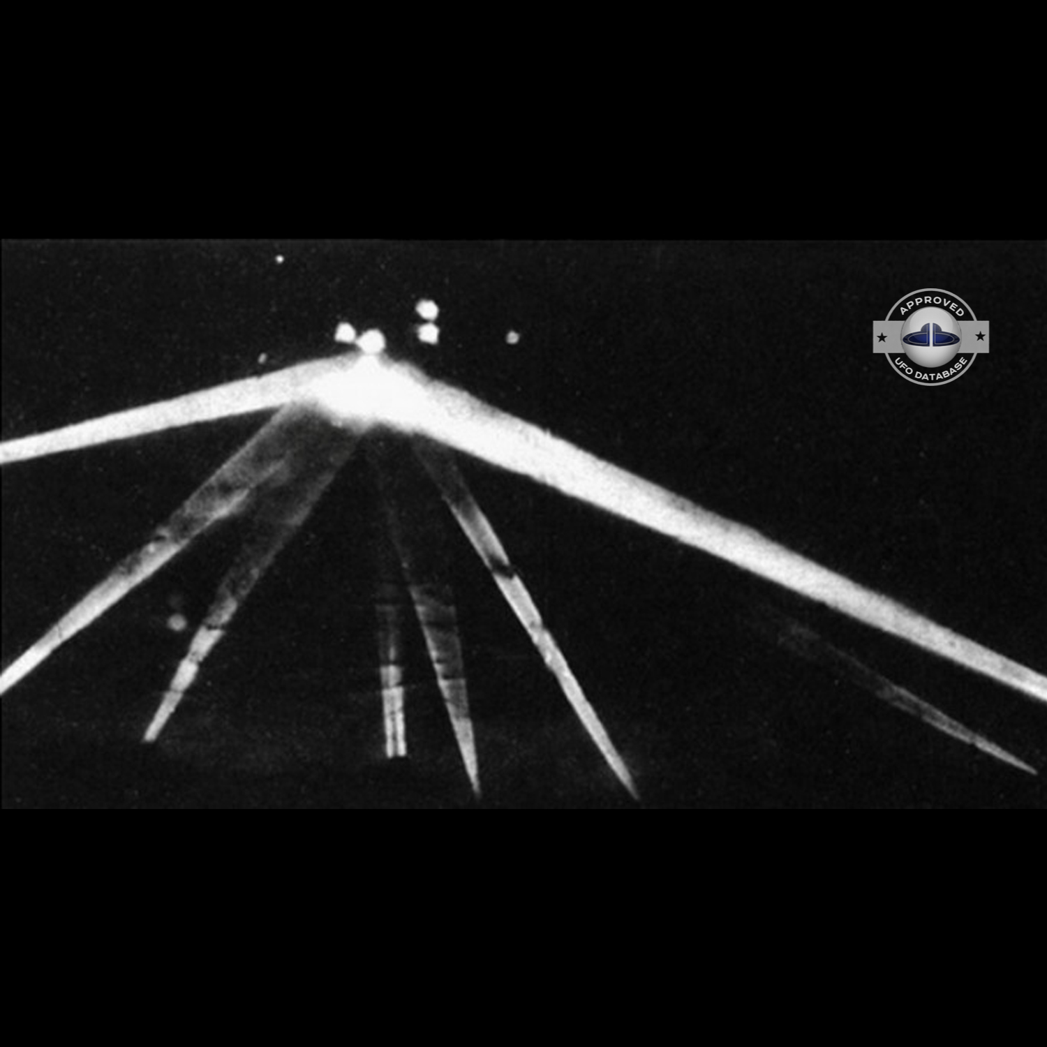 37th Coast Artillery Brigade lit up their spotlights to find a big UFO UFO Picture #109-2