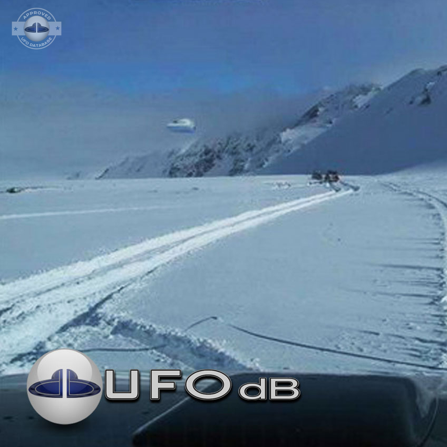 UFO picture taken inside a car showing a UFO with a pod spaceship look UFO Picture #39-2