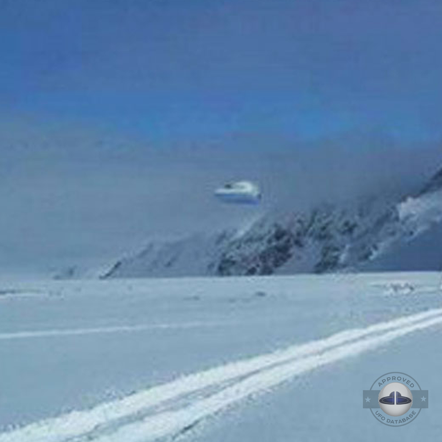 UFO picture taken inside a car showing a UFO with a pod spaceship look UFO Picture #39-3