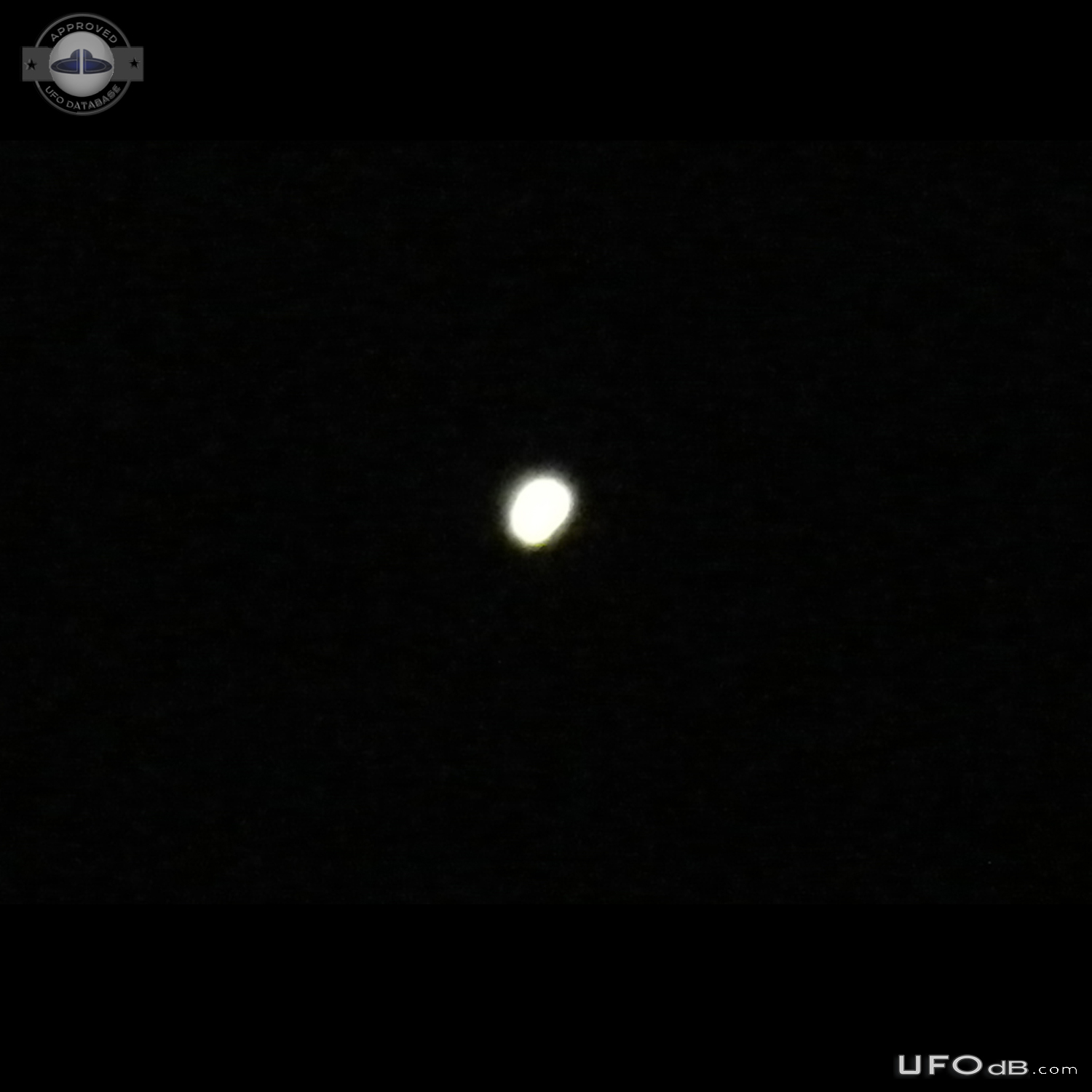 UFO at 45 degrees looking to the Nasca Lines and the sea Peru 2013 UFO Picture #810-2