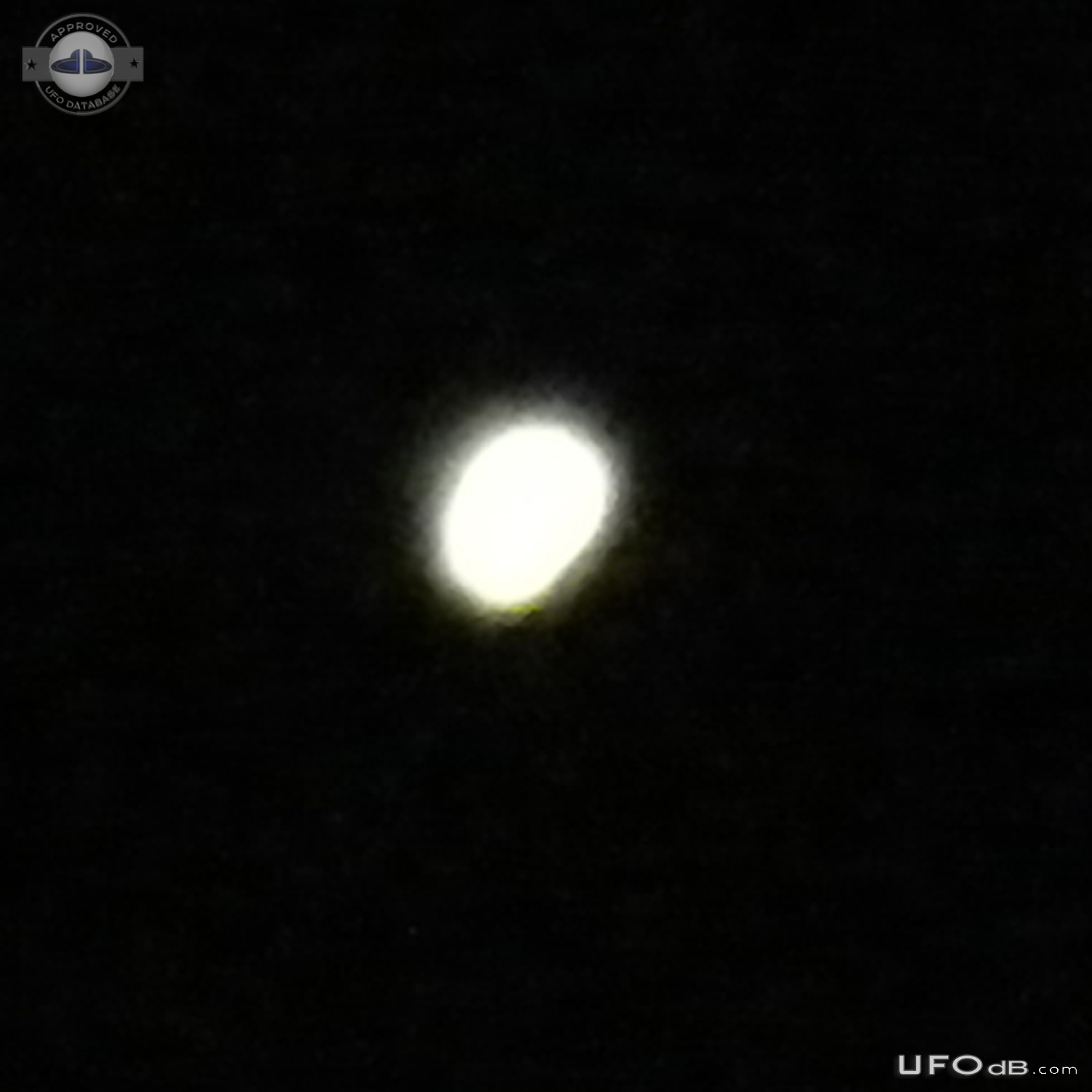 UFO at 45 degrees looking to the Nasca Lines and the sea Peru 2013 UFO Picture #810-4