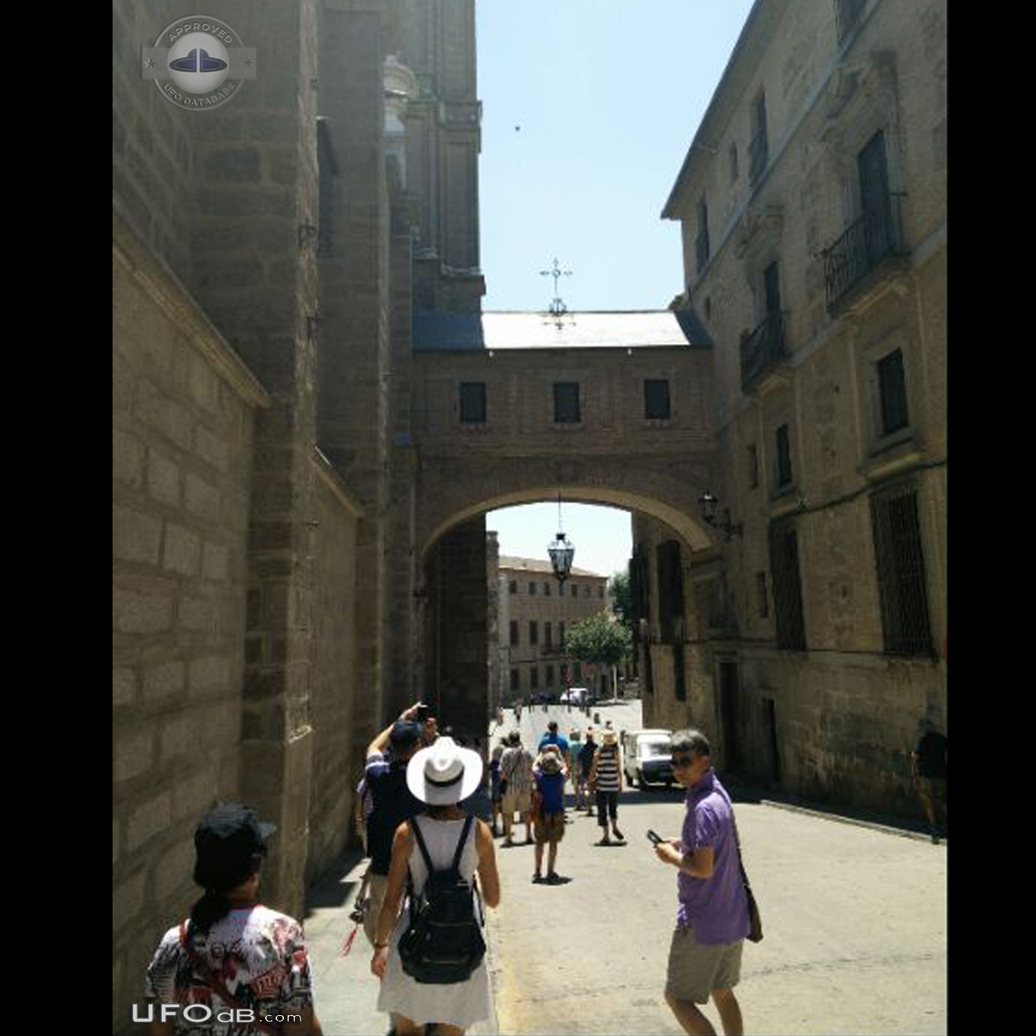 UFO caught on picture in Calle Arco de Palacio Toledo Spain 2015 UFO Picture #739-1