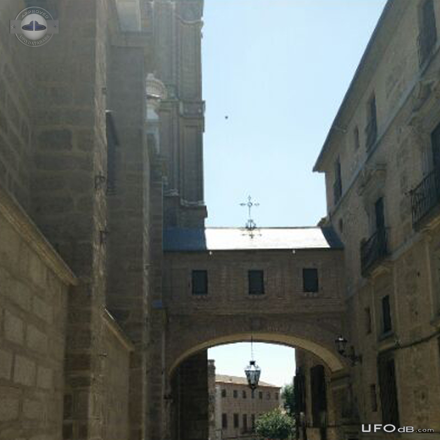 UFO caught on picture in Calle Arco de Palacio Toledo Spain 2015 UFO Picture #739-2
