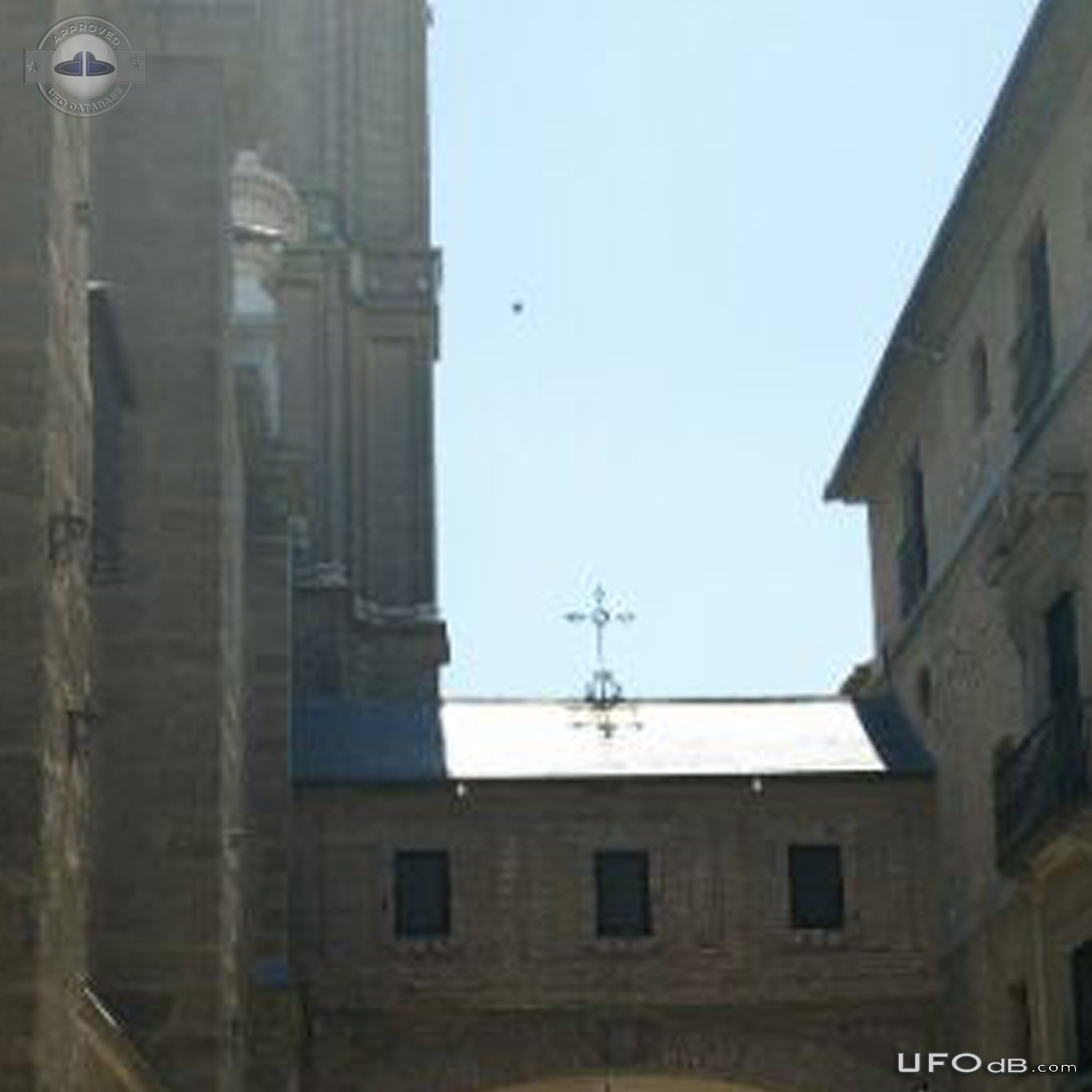 UFO caught on picture in Calle Arco de Palacio Toledo Spain 2015 UFO Picture #739-3