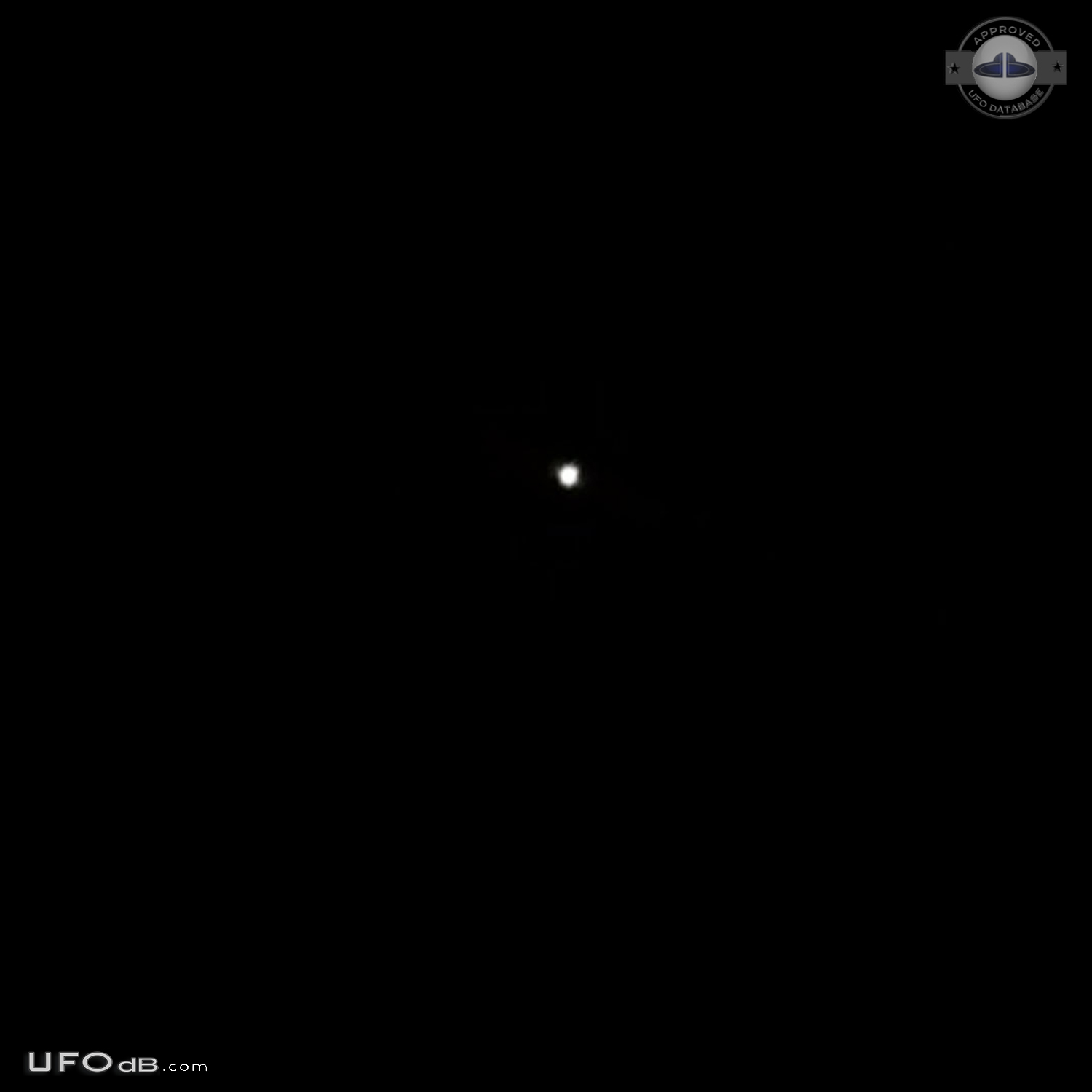 UFO hovering in southeastern side of Winnipeg Manitoba Canada 2015 UFO Picture #732-1