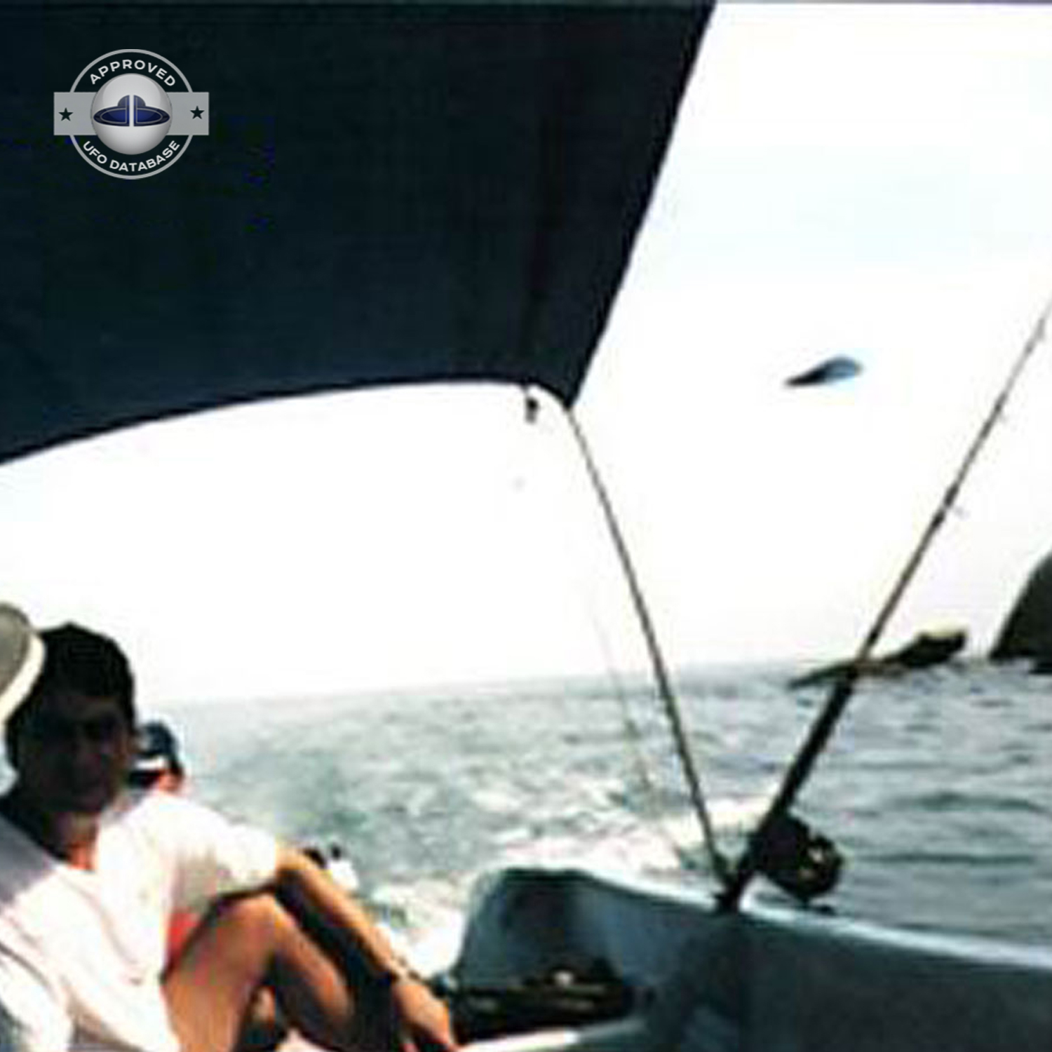 we can see people in a small boat, and behind them a UFO passing UFO Picture #40-2