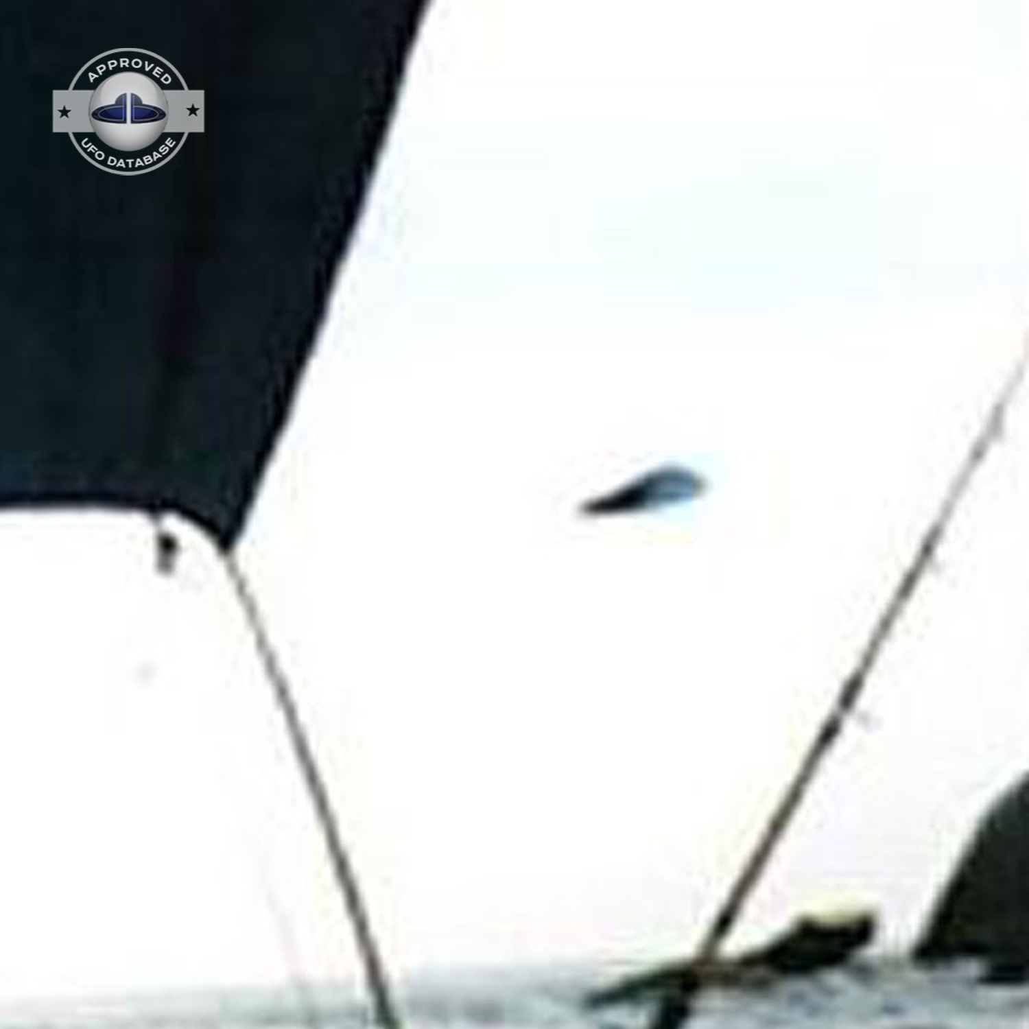 we can see people in a small boat, and behind them a UFO passing UFO Picture #40-3