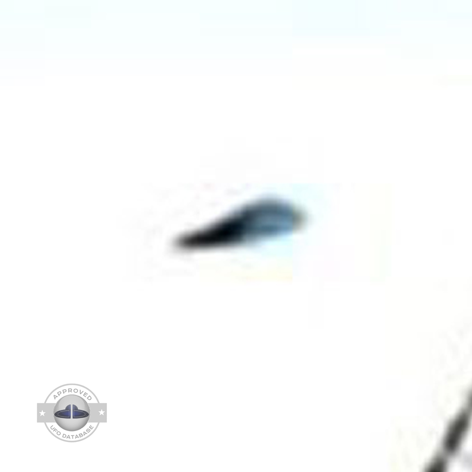 we can see people in a small boat, and behind them a UFO passing UFO Picture #40-4