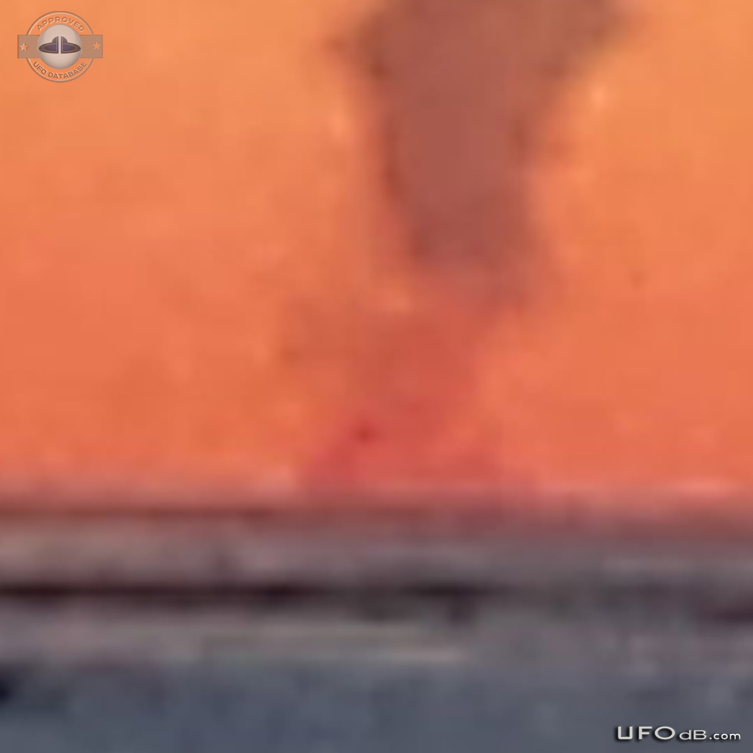 UFO leave the water straight up out in 5 seconds Alakanuk, Alaska USA UFO Picture #621-4