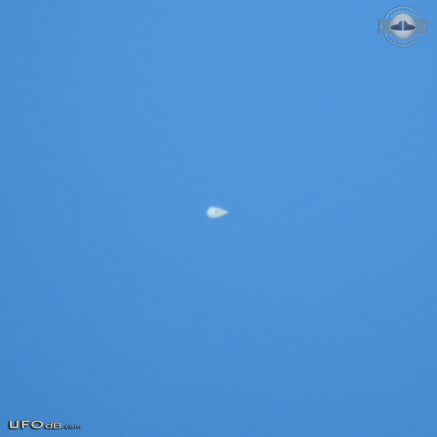 UFO looked like as bright as a star at 1:00pm in the afternoon Chicago UFO Picture #792-2