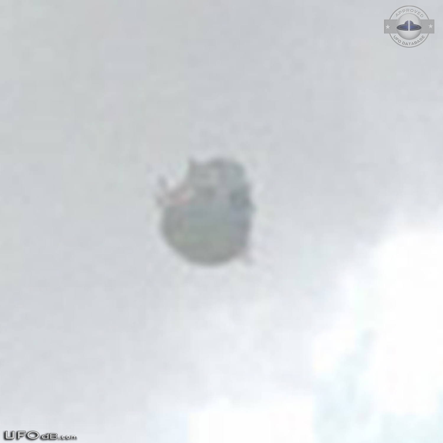 UFO near the Petronas Twin Towers in Kuala Lumpur, Malaysia - May 2014 UFO Picture #565-4