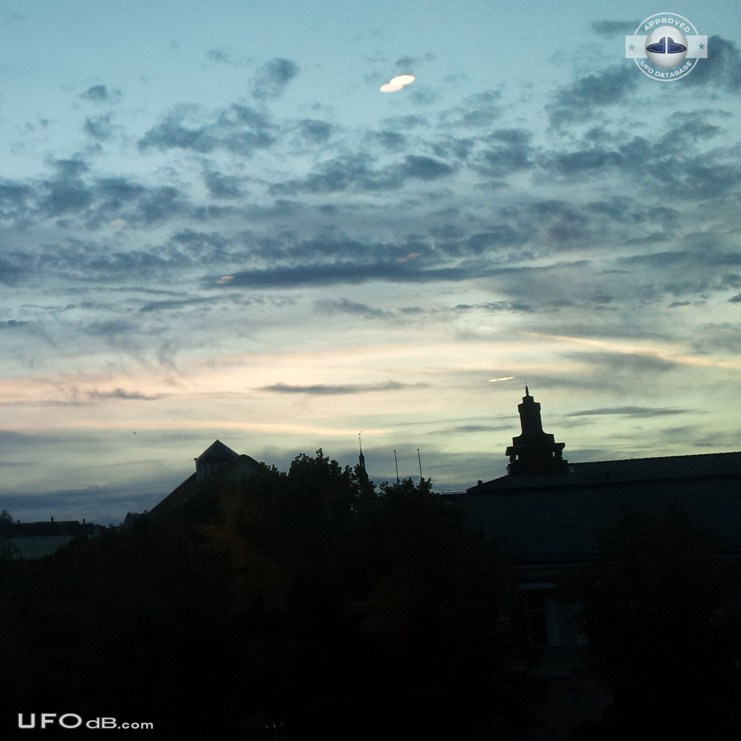 UFO photo captures several UFOs over Tallinn, Harju in Estonia 2012 UFO Picture #515-2