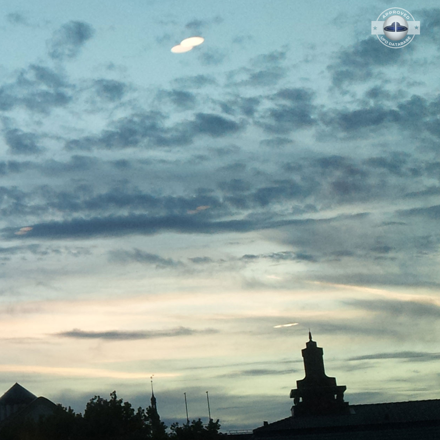 UFO photo captures several UFOs over Tallinn, Harju in Estonia 2012 UFO Picture #515-3