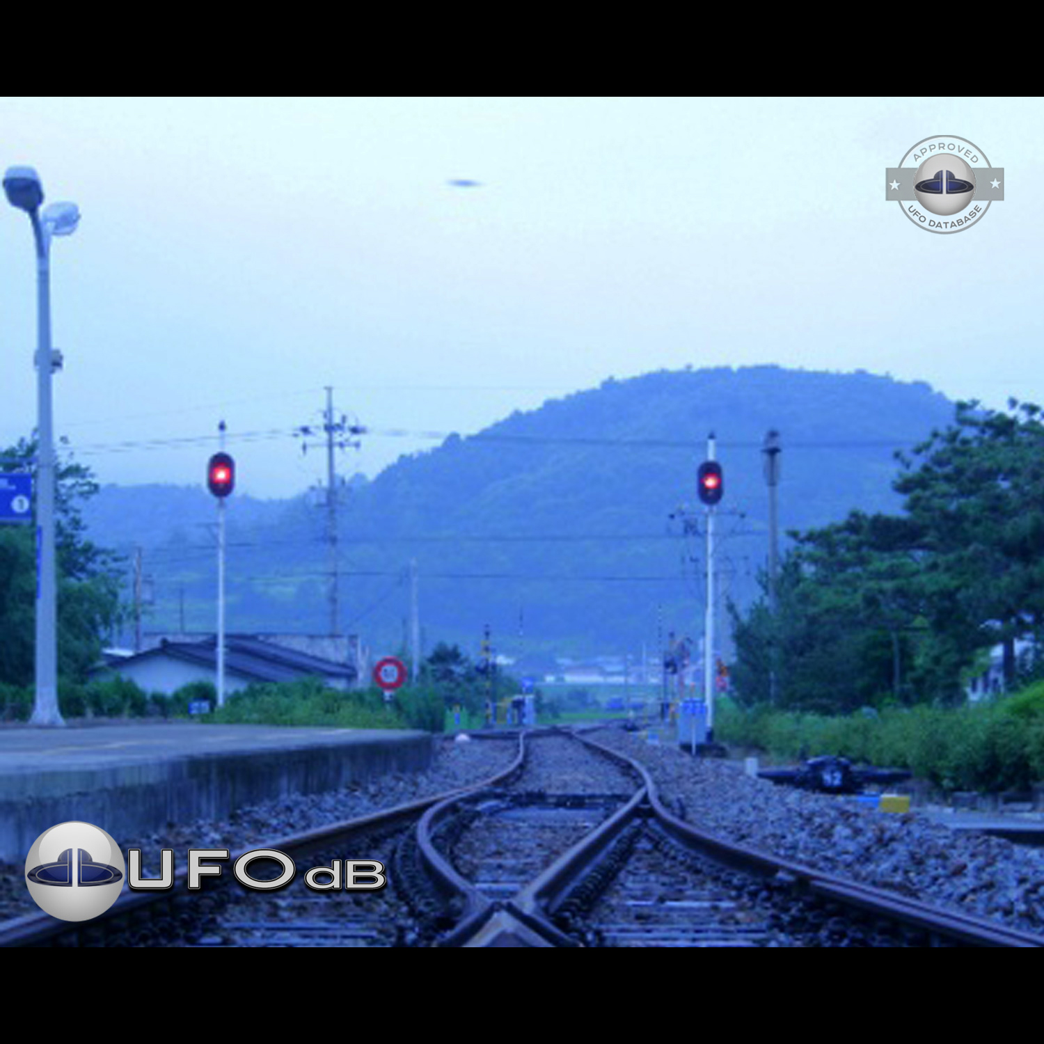 UFO above Yedang Railroad Station | Donggok village, South Korea 2007 UFO Picture #190-1
