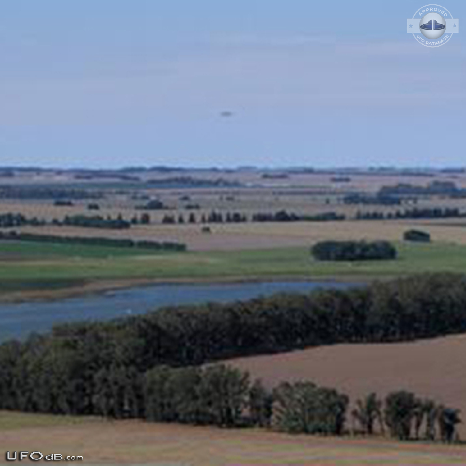 UFO picture showing Saucer in the distance in Suco, Cordoba, Argentina UFO Picture #555-2