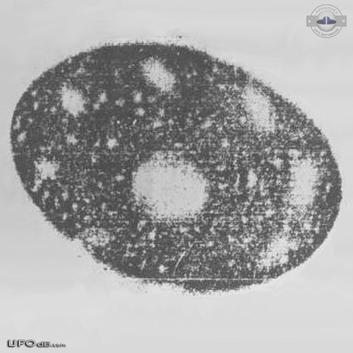 UFO picture taken in Malaysia in 1979 shows round propulsion under it UFO Picture #450-3