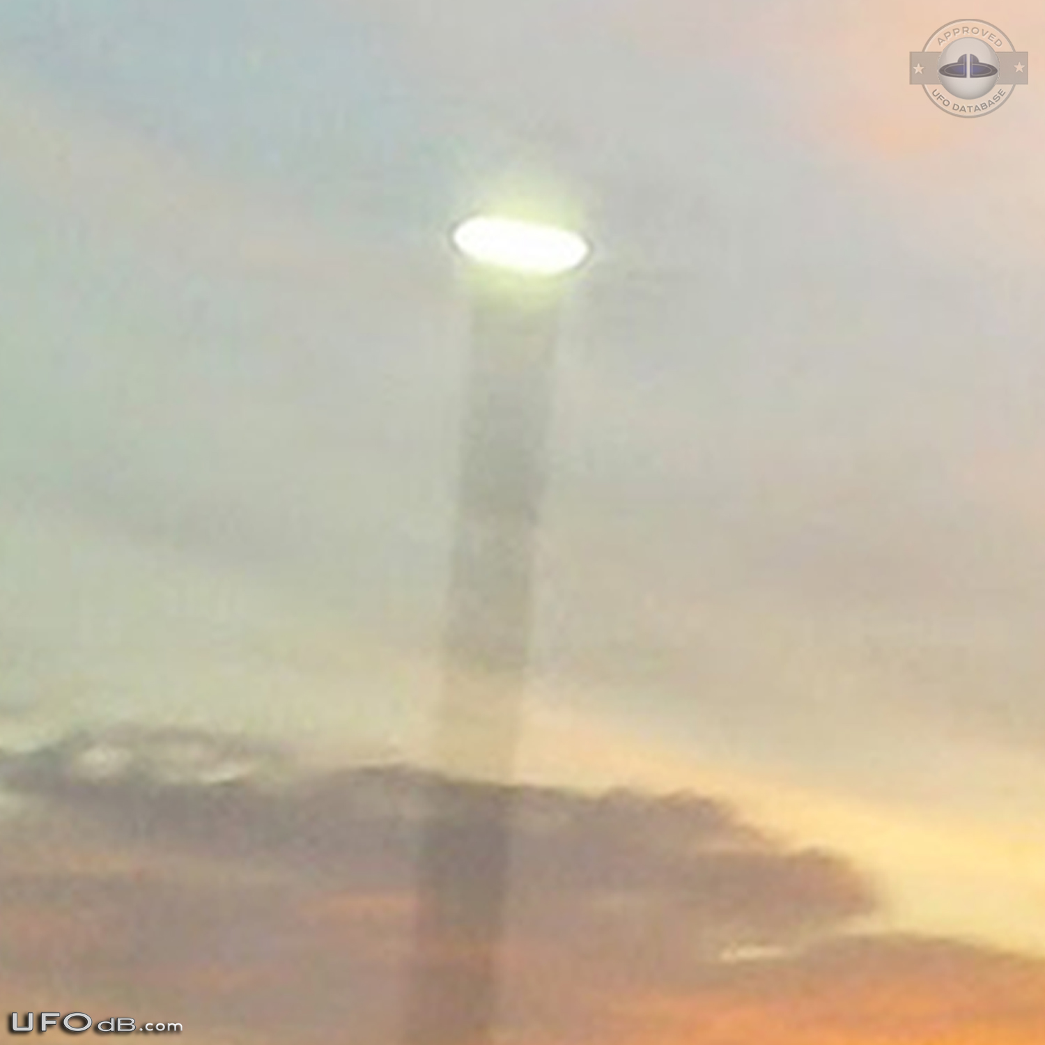 UFO saucer caught from car in Cottonwood California USA 2014 UFO Picture #589-4