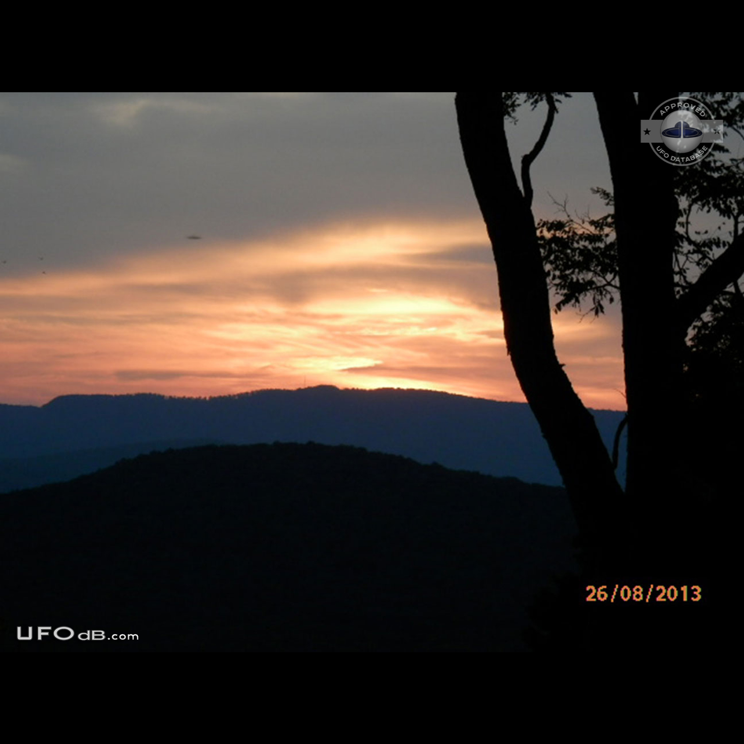 UFO saucer caught on picture - Lost River, West Virginia USA 2013 UFO Picture #616-1
