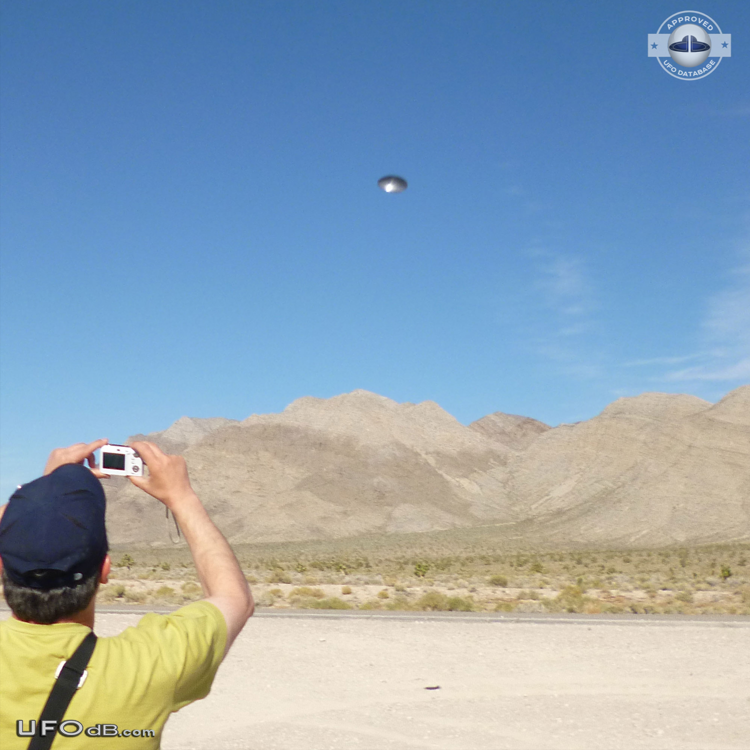 UFO saucer seen near Area 51 Black Mailbox near Rachel Nevada 2012 UFO Picture #526-1
