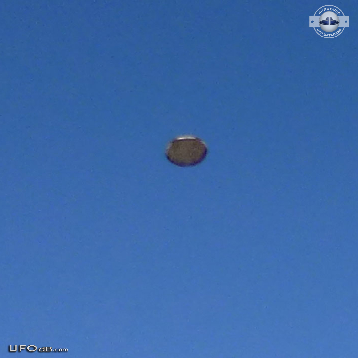 UFO saucer seen near Area 51 Black Mailbox near Rachel Nevada 2012 UFO Picture #526-5