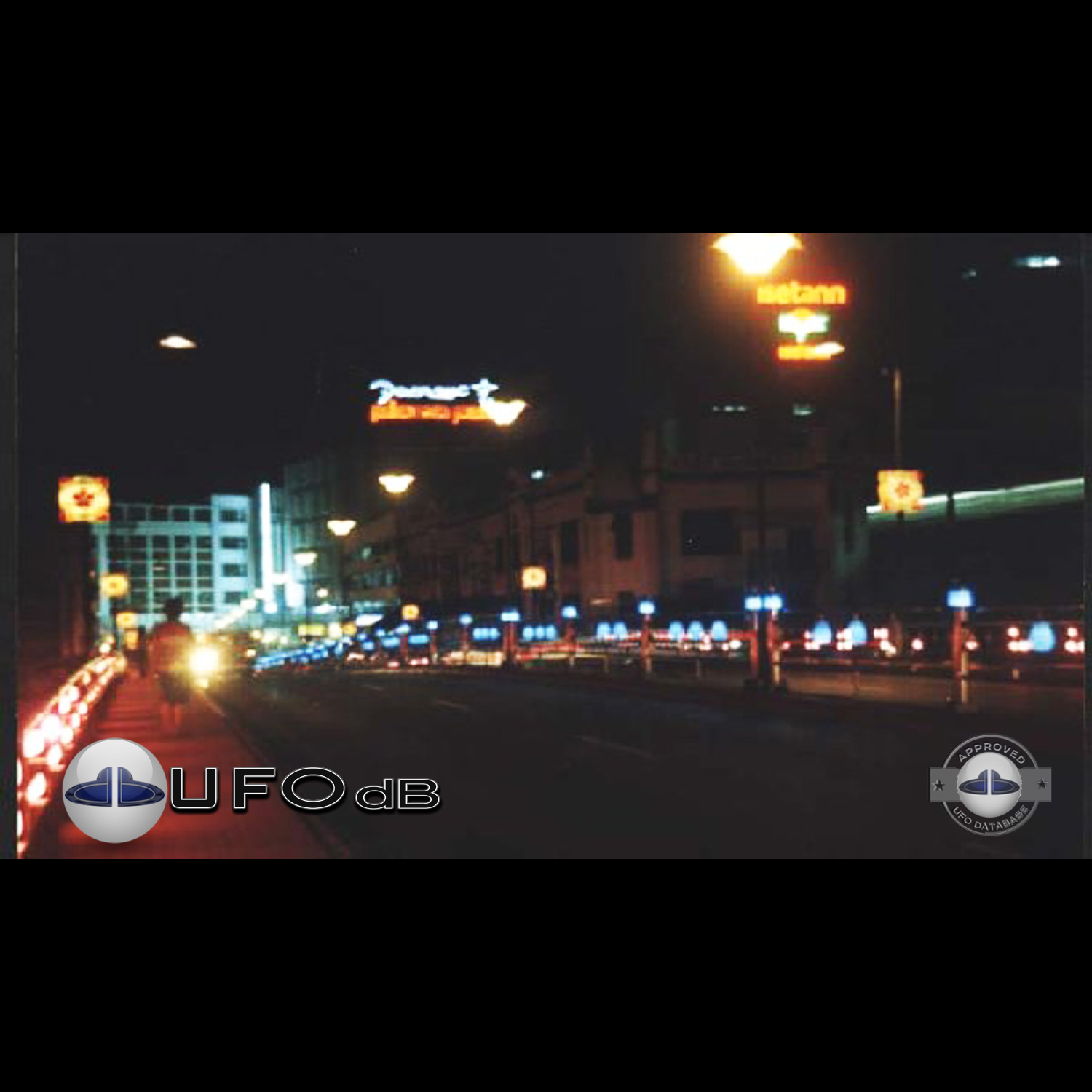 UFO picture taken on Jones Bridge in Manila | Philippines UFO | 2005 UFO Picture #189-1