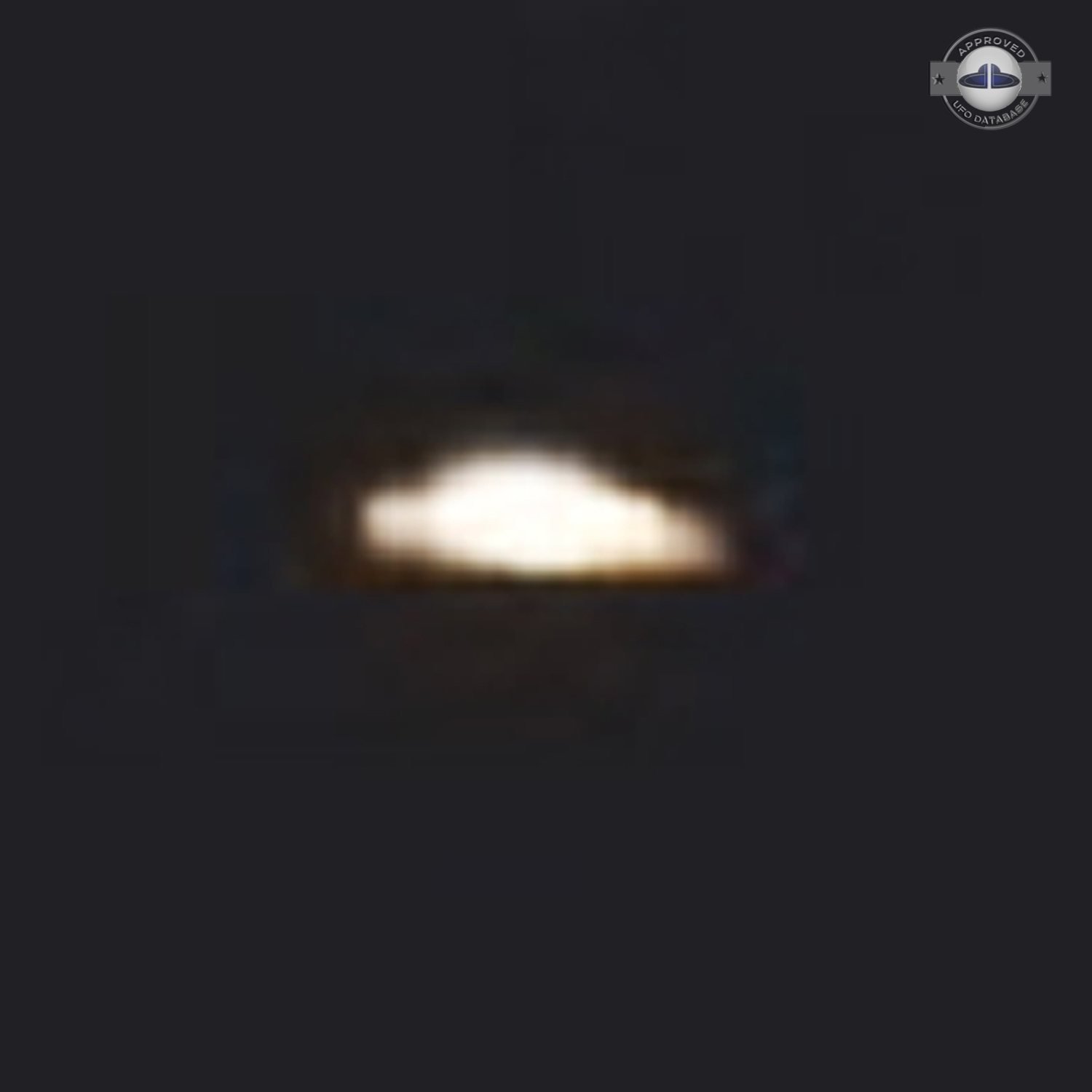 UFO picture taken on Jones Bridge in Manila | Philippines UFO | 2005 UFO Picture #189-6