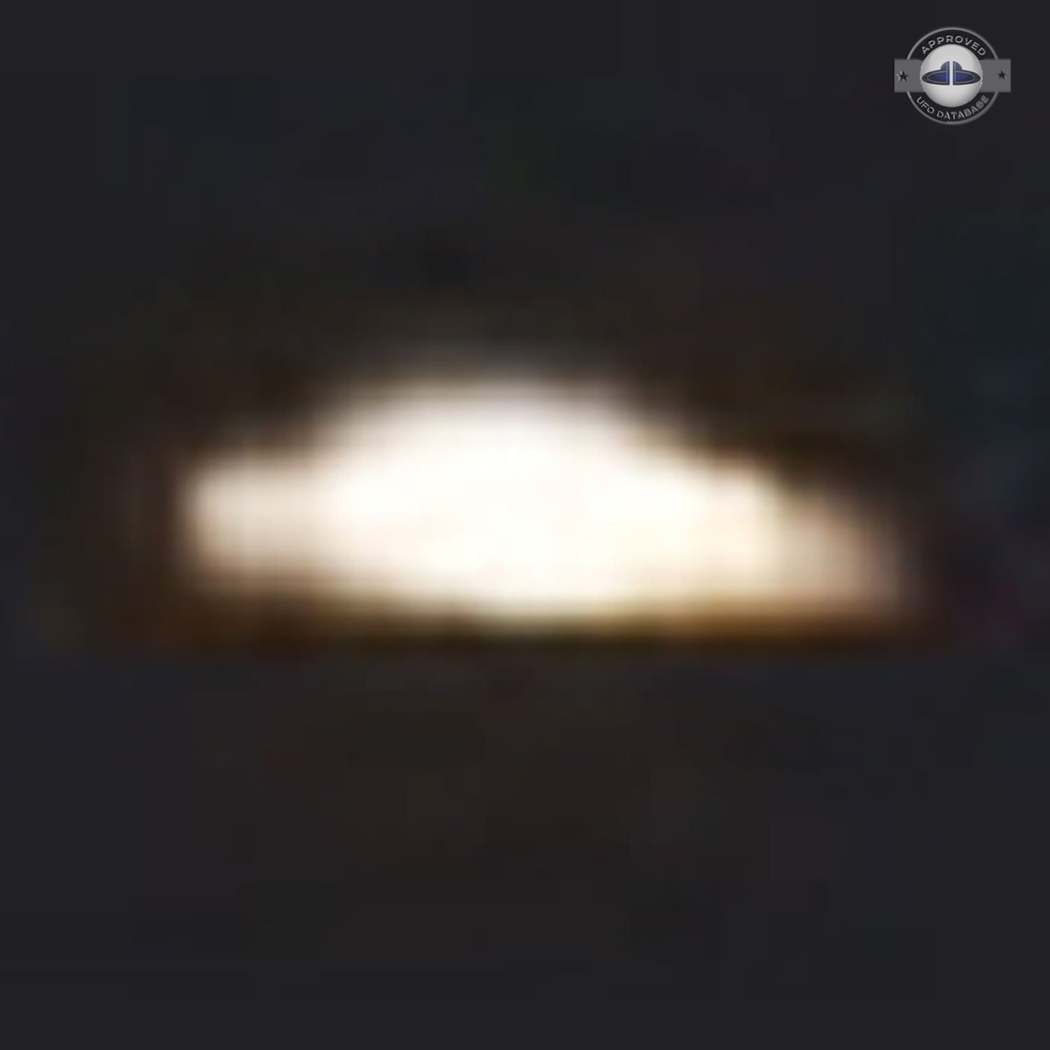 UFO picture taken on Jones Bridge in Manila | Philippines UFO | 2005 UFO Picture #189-7