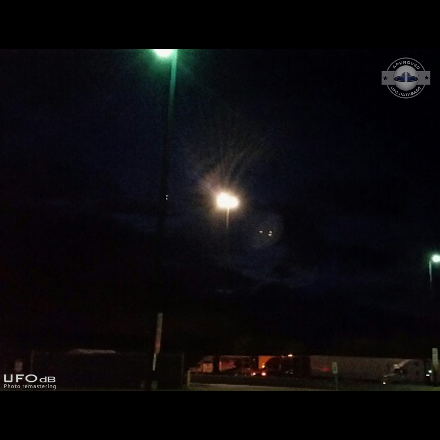 UFO sighting along 401 on route truck stop in Woodstock Ontario Canada UFO Picture #818-1
