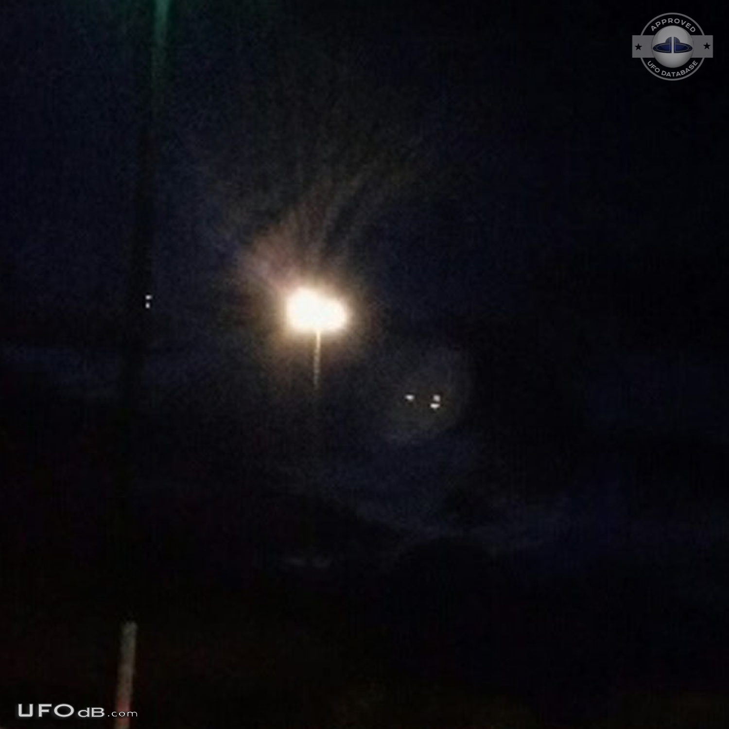 UFO sighting along 401 on route truck stop in Woodstock Ontario Canada UFO Picture #818-2