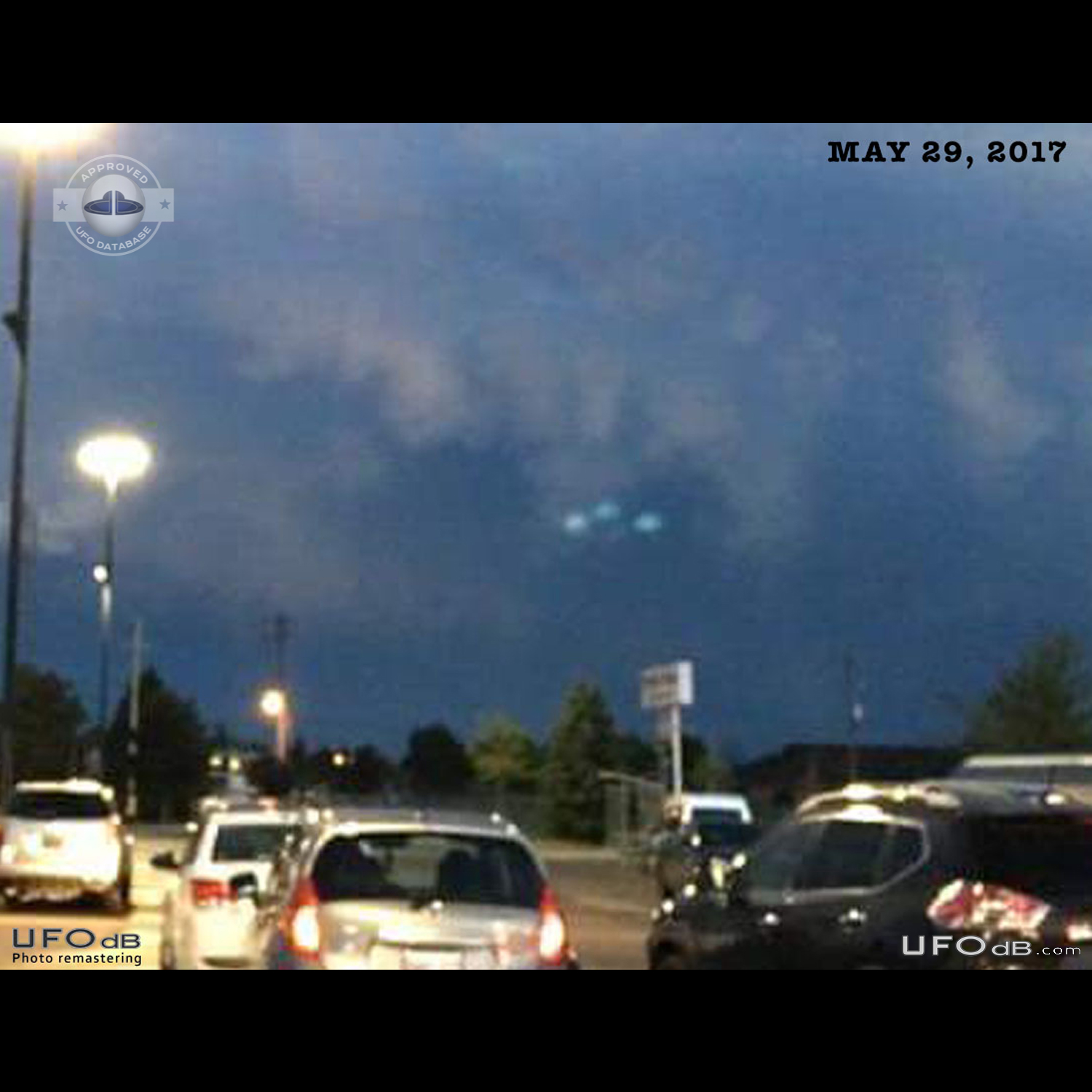 UFO sighting along 401 on route truck stop in Woodstock Ontario Canada UFO Picture #818-5