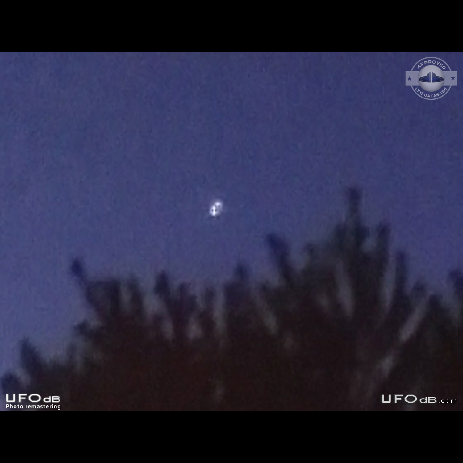 UFO sighting of a bright light. 3 pictures taken - Ohio USA  UFO Picture #824-1
