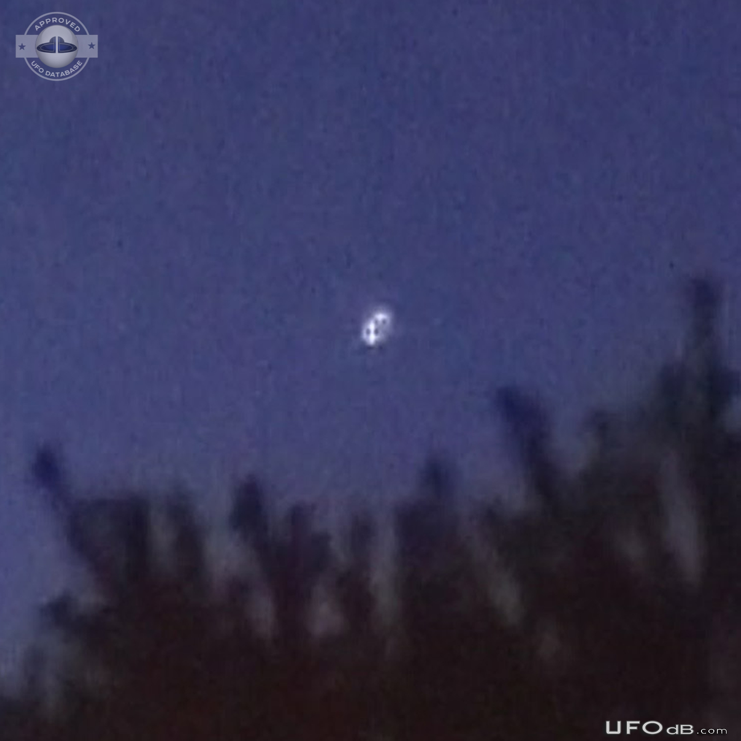 UFO sighting of a bright light. 3 pictures taken - Ohio USA  UFO Picture #824-2