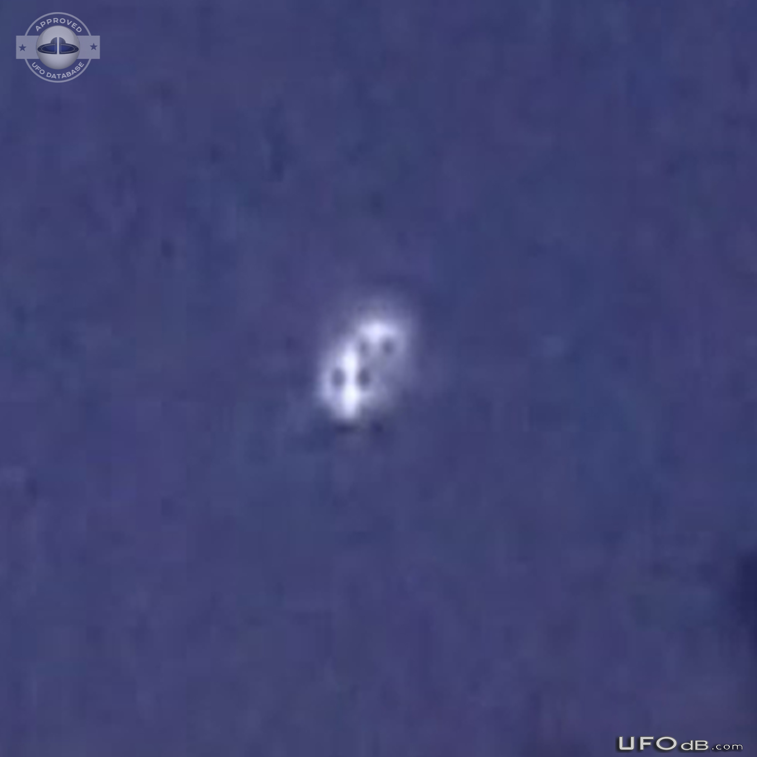 UFO sighting of a bright light. 3 pictures taken - Ohio USA  UFO Picture #824-3