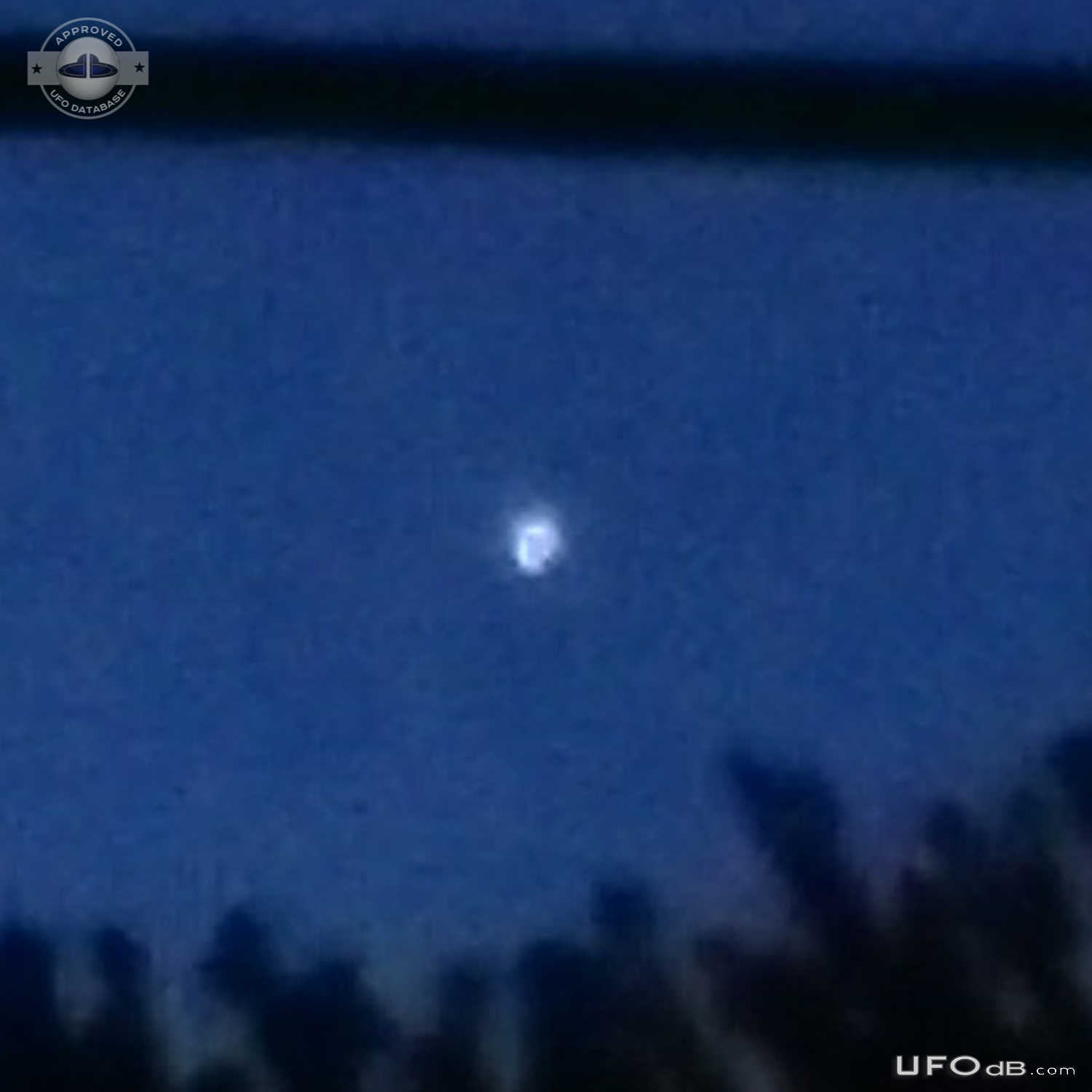 UFO sighting of a bright light. 3 pictures taken - Ohio USA  UFO Picture #824-5