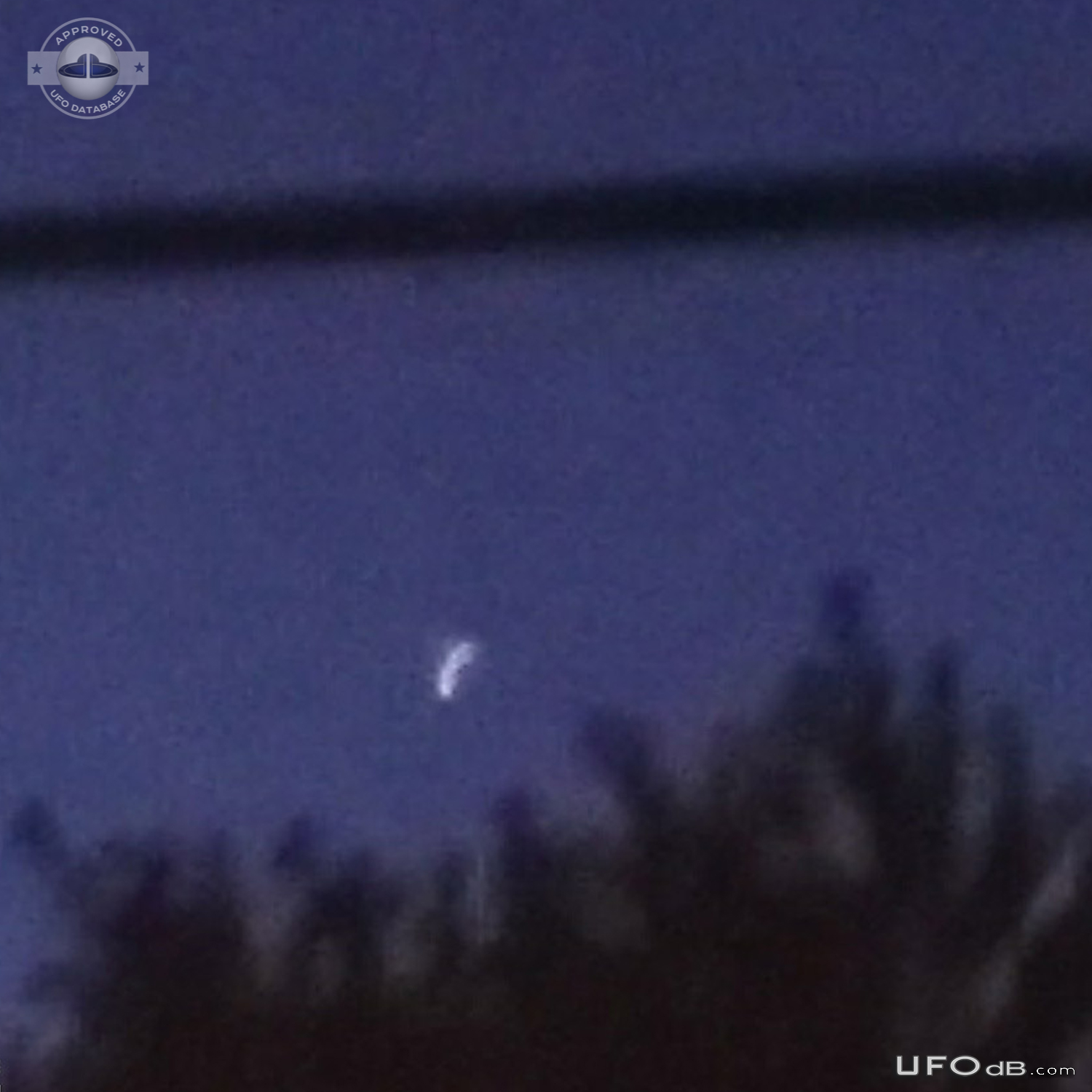 UFO sighting of a bright light. 3 pictures taken - Ohio USA  UFO Picture #824-6