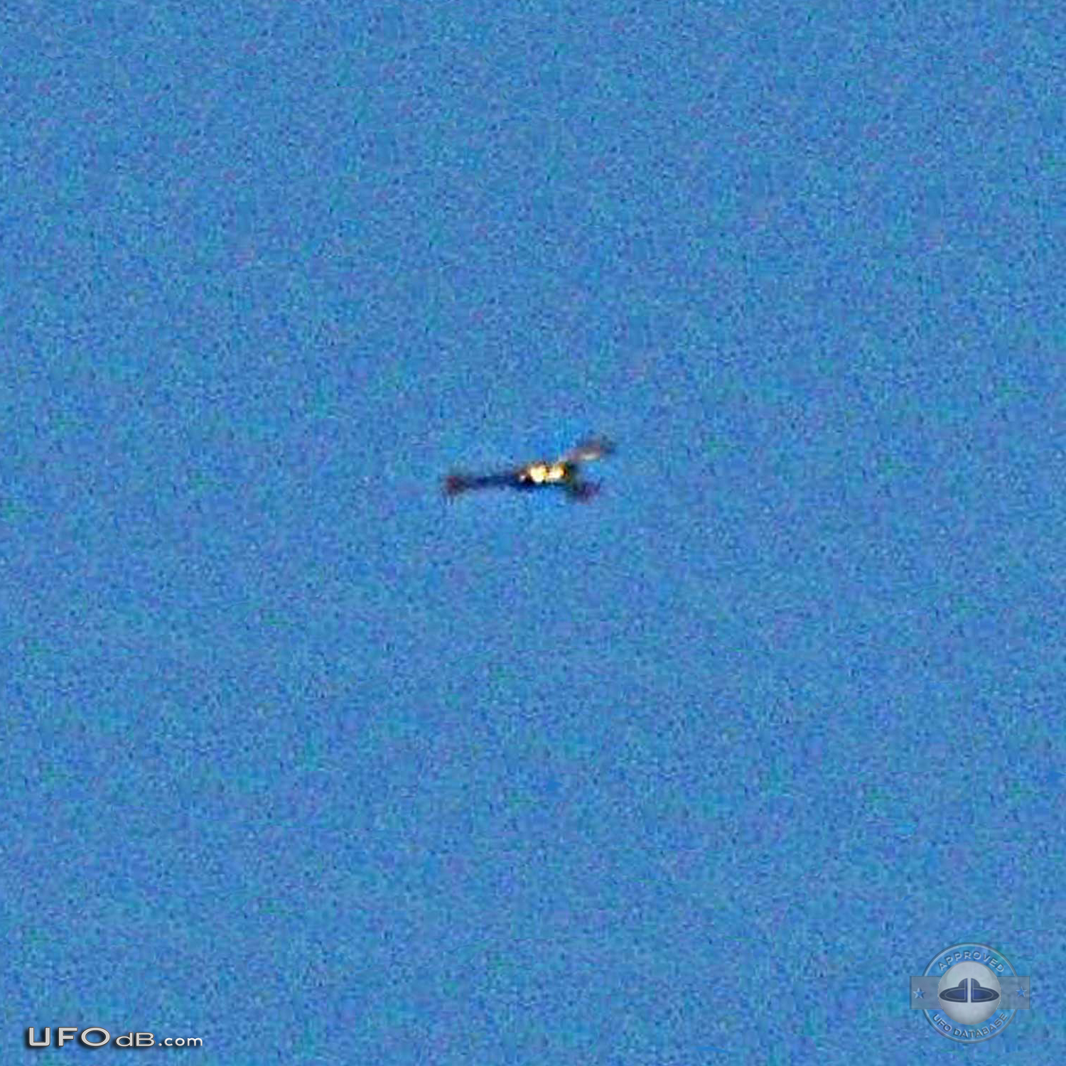 UFO similar to Star Trek Klingon ship seen over Canary Island in 2011 UFO Picture #483-5