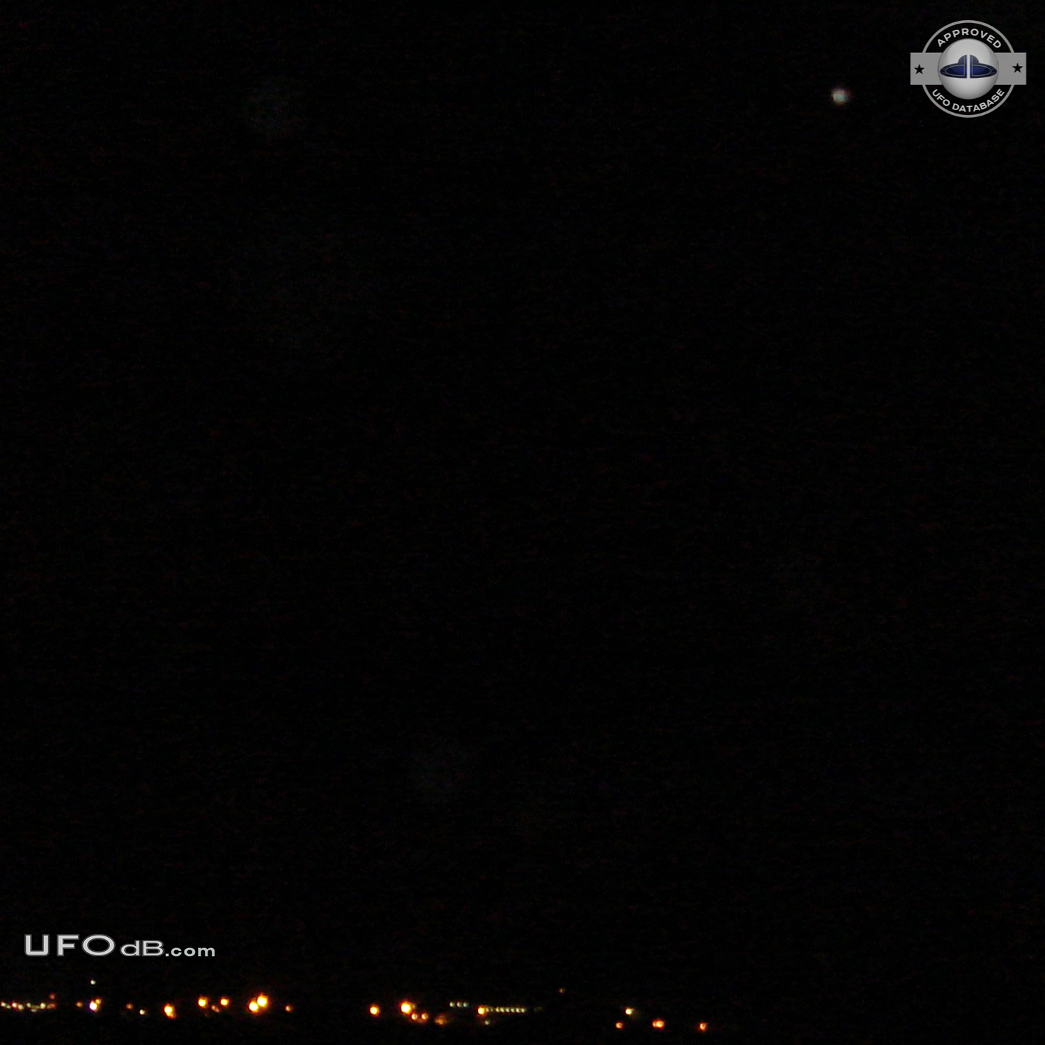 UFO sphere over Kochi on the Malabar coast, Kerala in India - 2012 UFO Picture #425-1