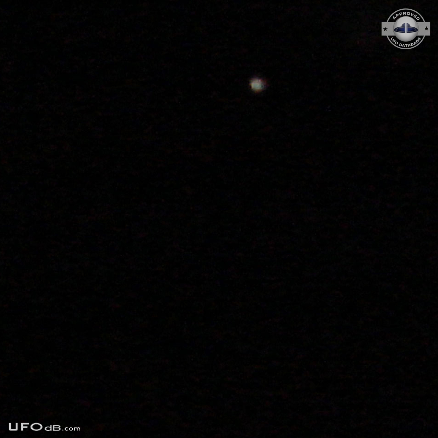 UFO sphere over Kochi on the Malabar coast, Kerala in India - 2012 UFO Picture #425-2