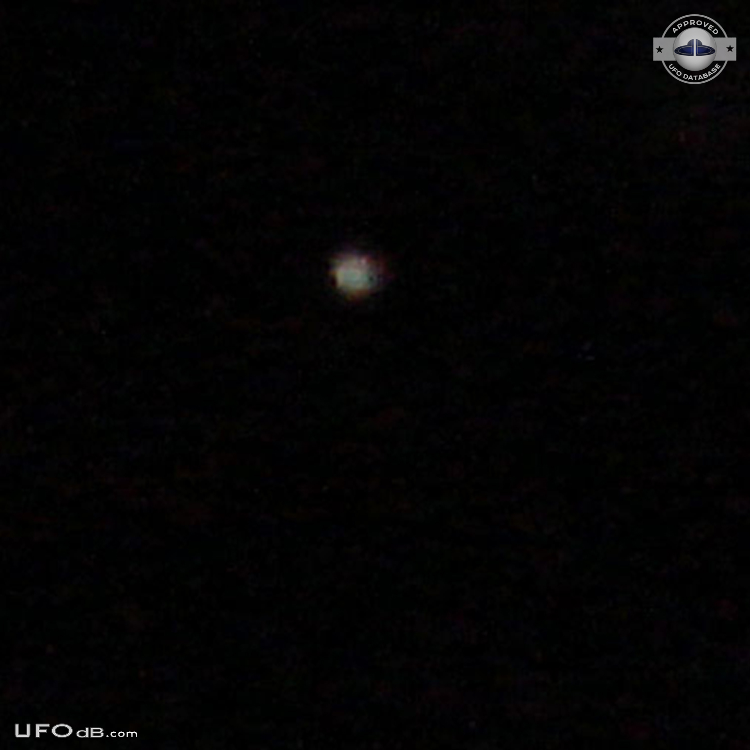 UFO sphere over Kochi on the Malabar coast, Kerala in India - 2012 UFO Picture #425-3