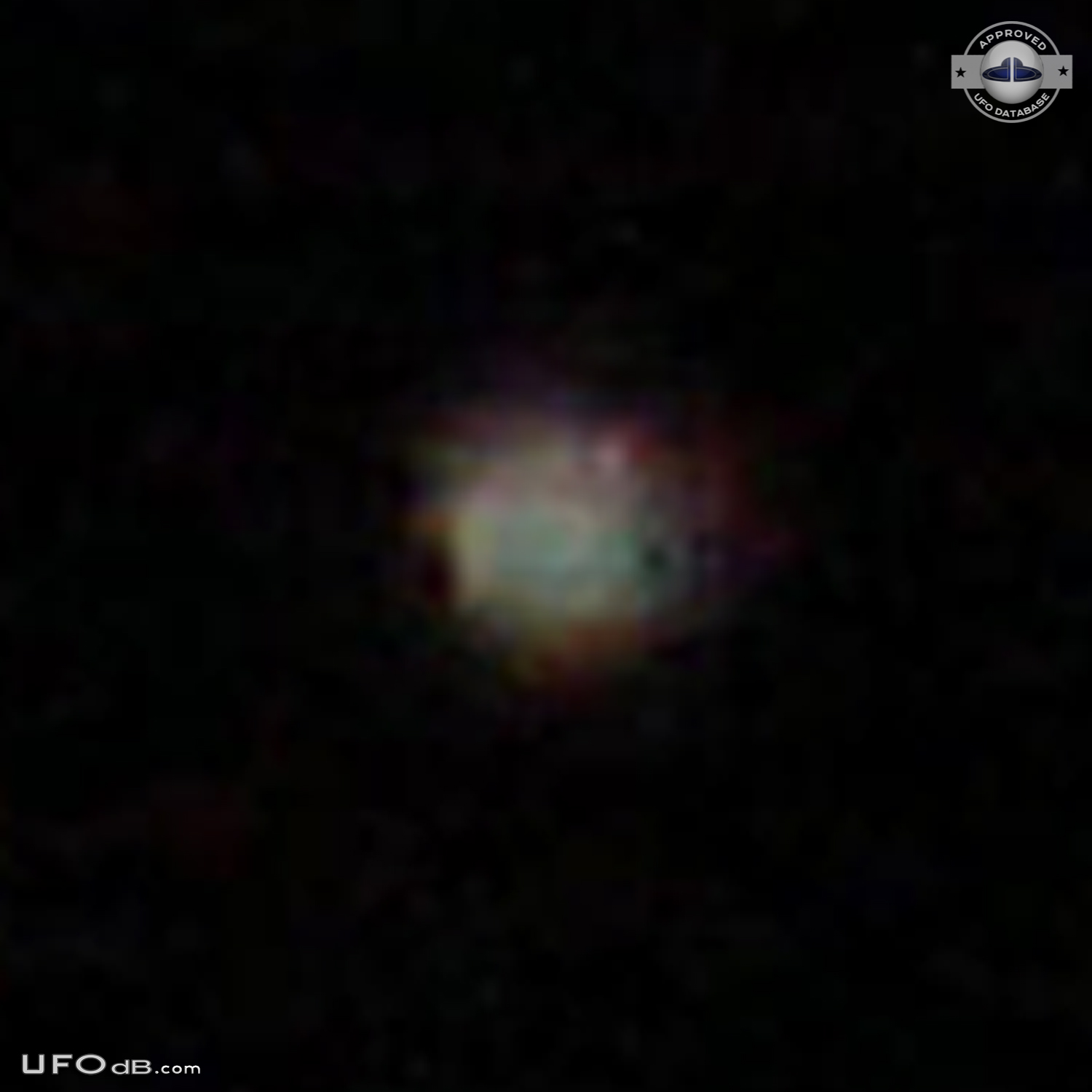 UFO sphere over Kochi on the Malabar coast, Kerala in India - 2012 UFO Picture #425-4