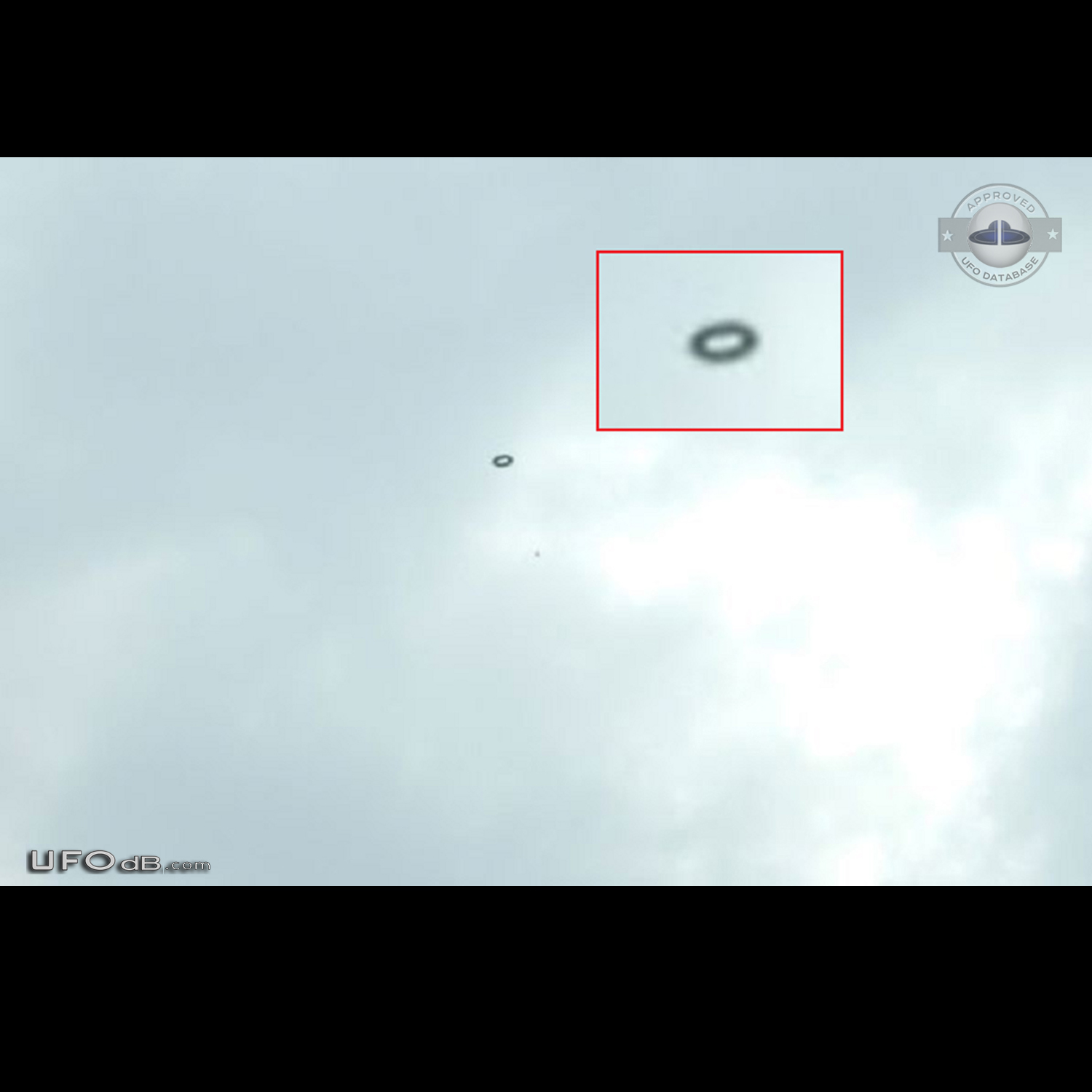 UK Ministry of Defence Helicopter Chases UFOs Above English Town UFO Picture #675-1