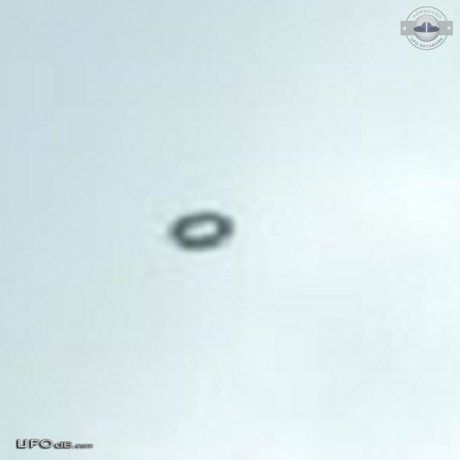 UK Ministry of Defence Helicopter Chases UFOs Above English Town UFO Picture #675-4