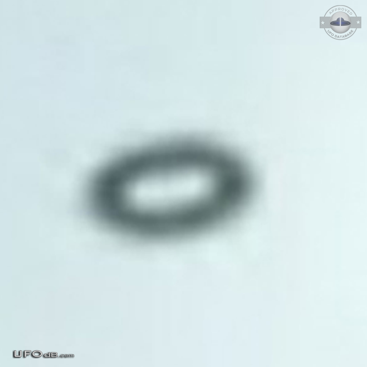 UK Ministry of Defence Helicopter Chases UFOs Above English Town UFO Picture #675-5