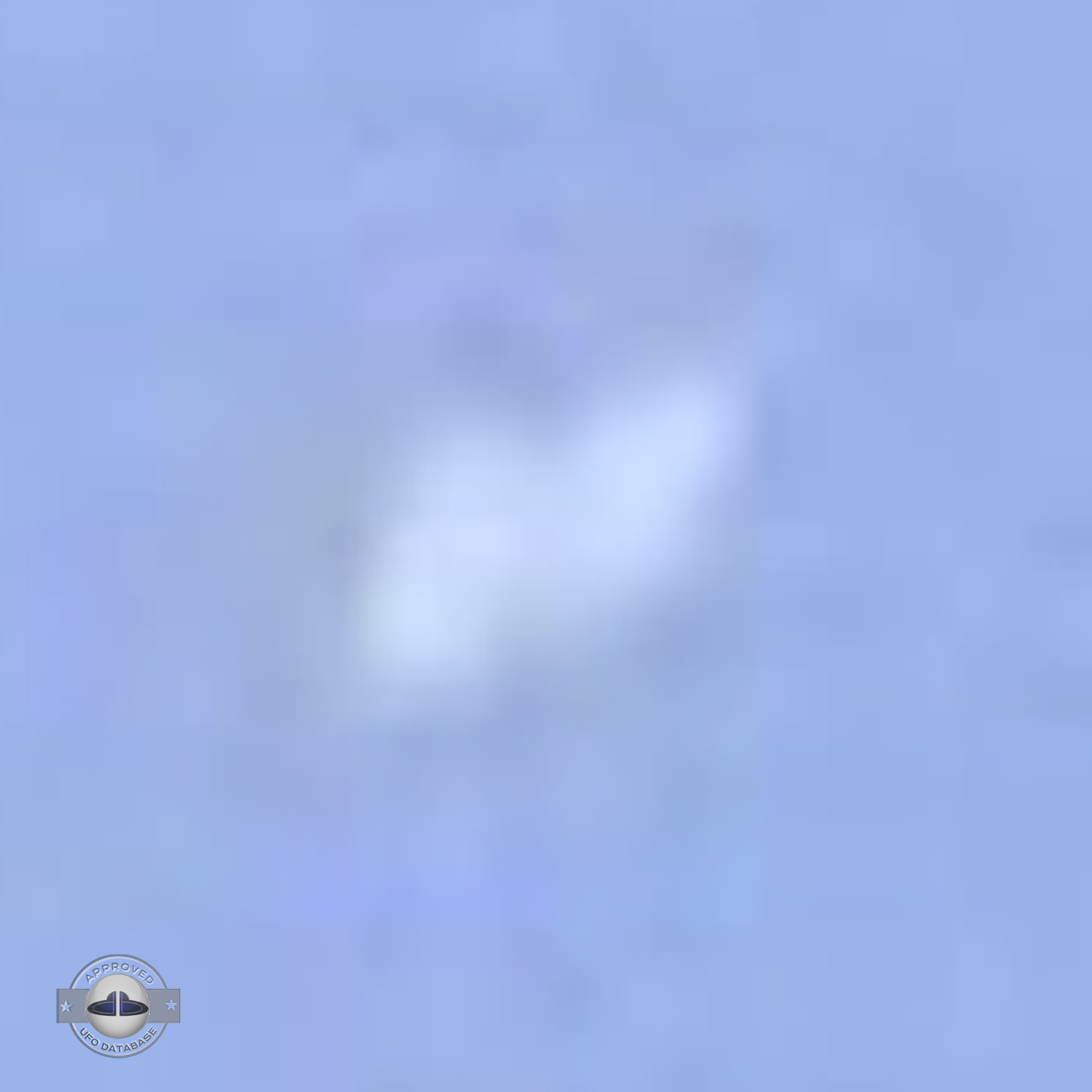 UFO in a blue sky near the pont des demoiselles in Toulouse UFO Picture #11-5